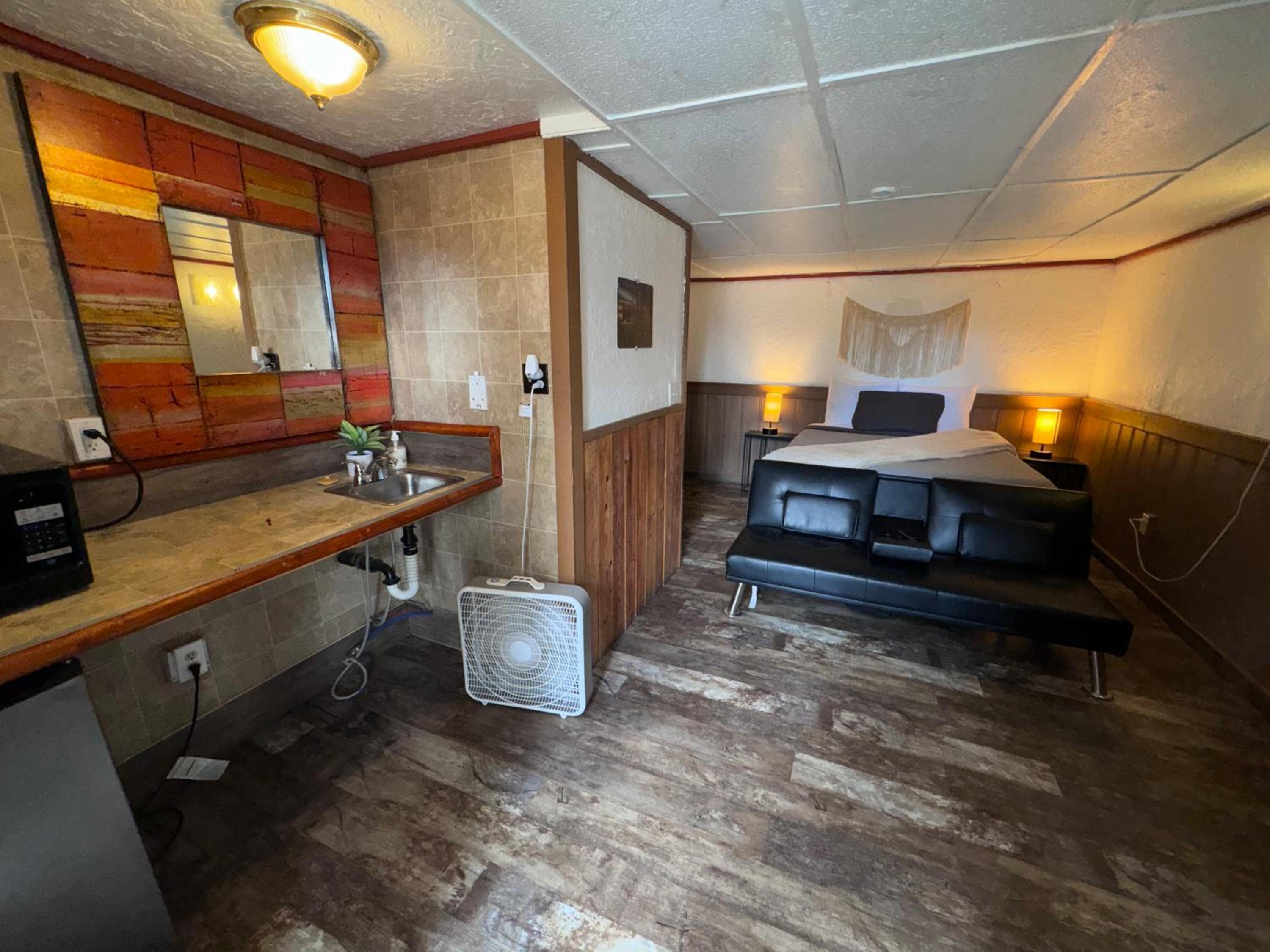One-Bedroom House photo 1