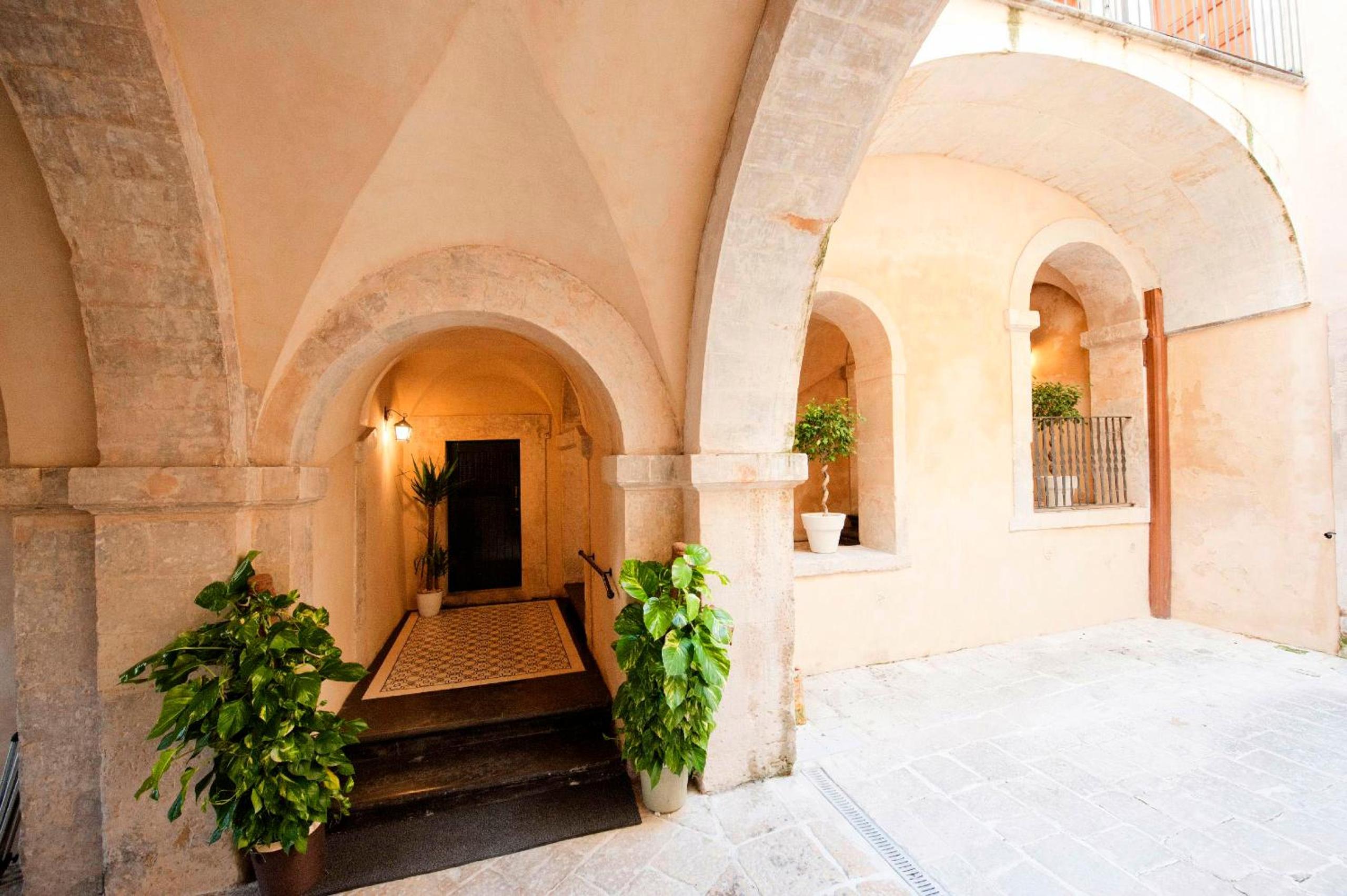 Apartment with Balcony photo 2