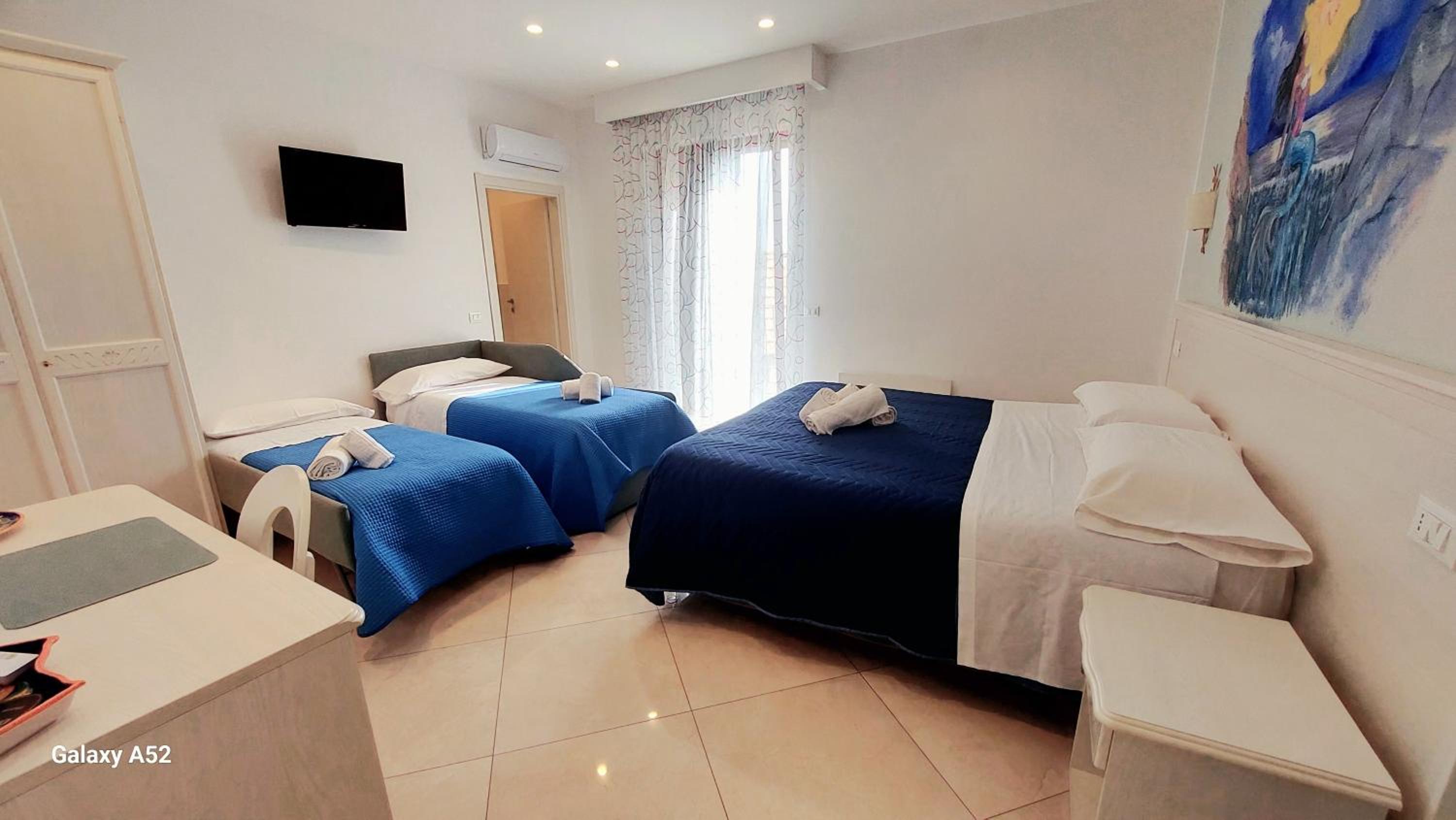 Double or Twin Room with Balcony - Photo 7