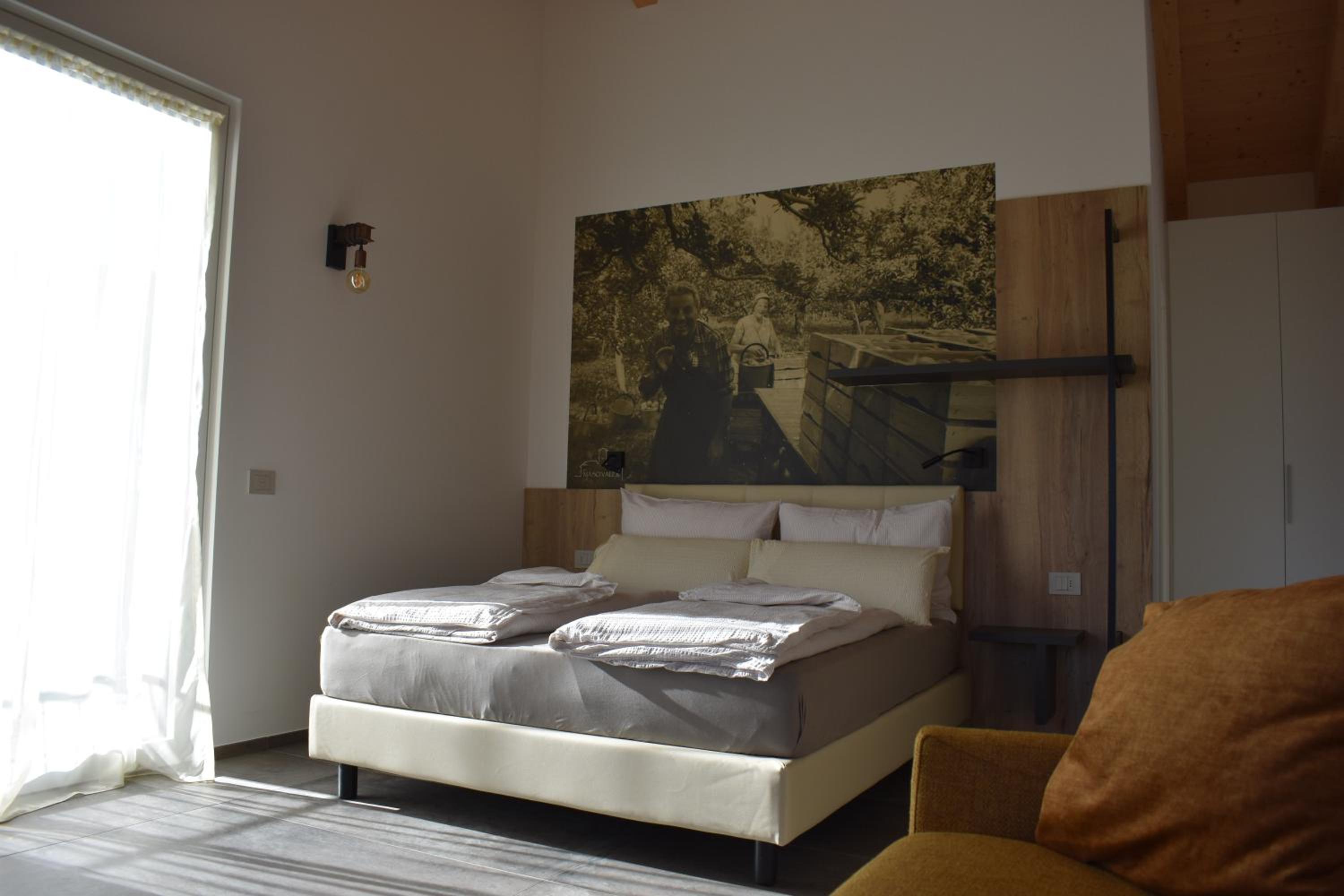 Studio Apartment with Balcony photo 2