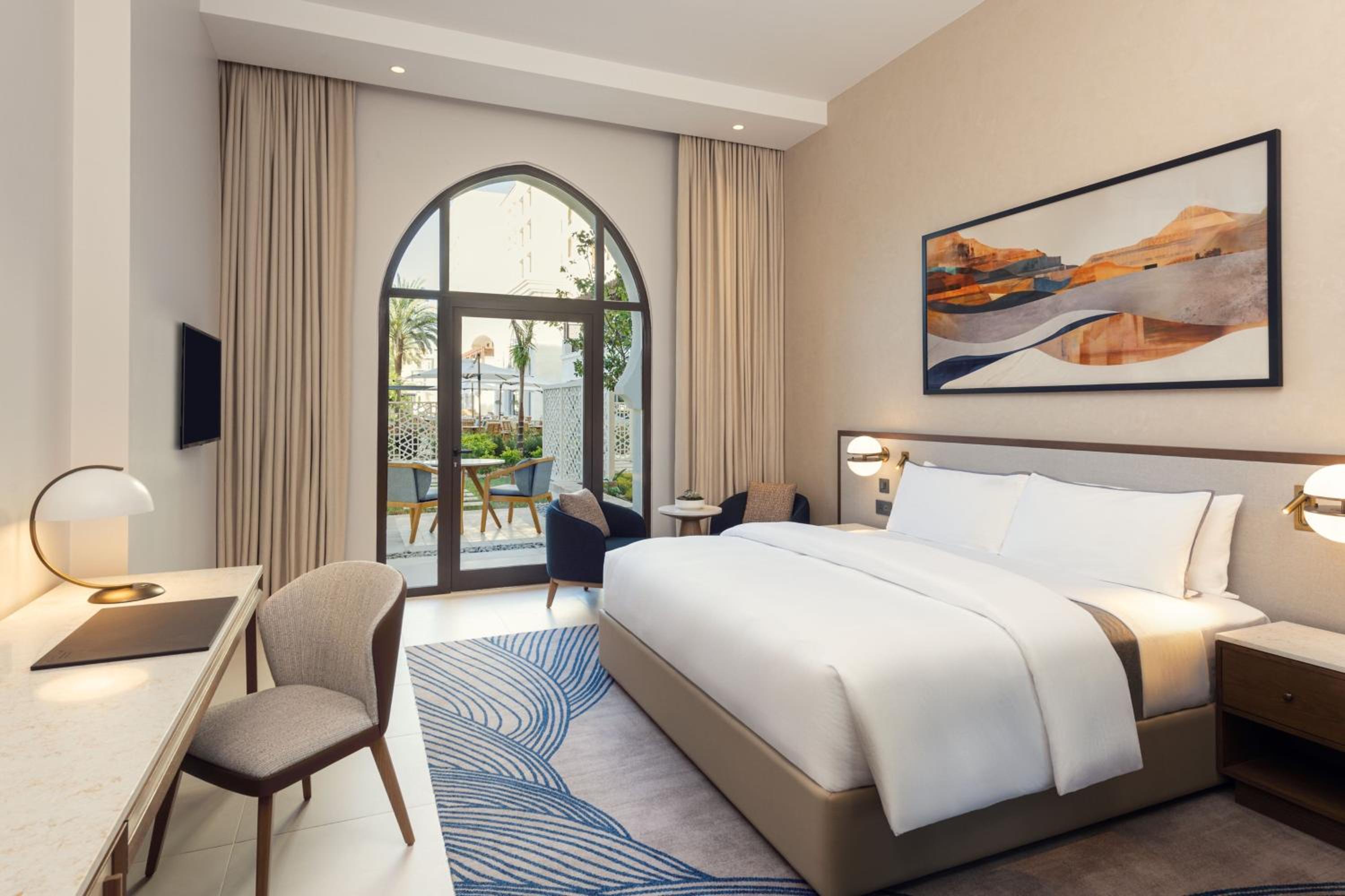 Deluxe King Room with Balcony - Pool View - Photo 1