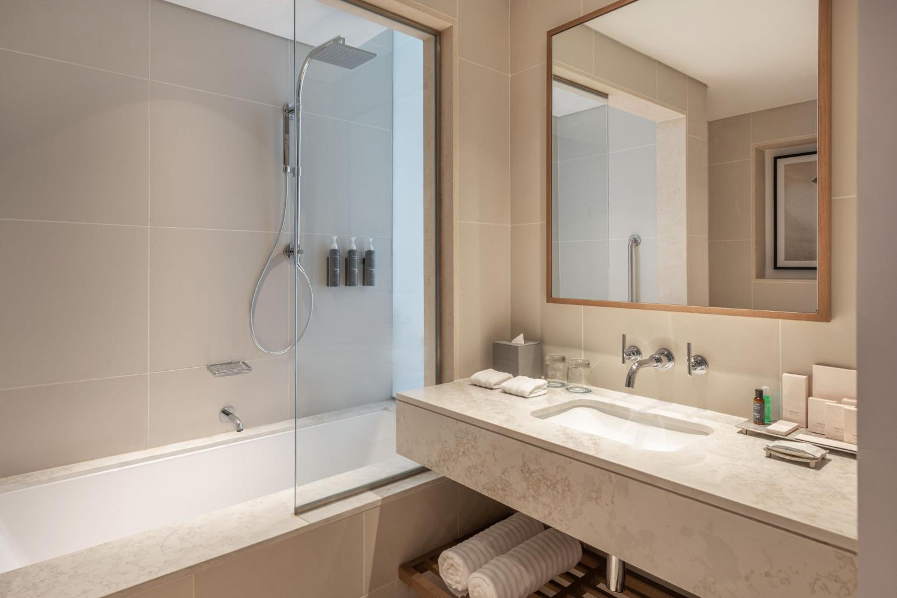 Classic Twin Room with Balcony - Mountain View - Photo 4