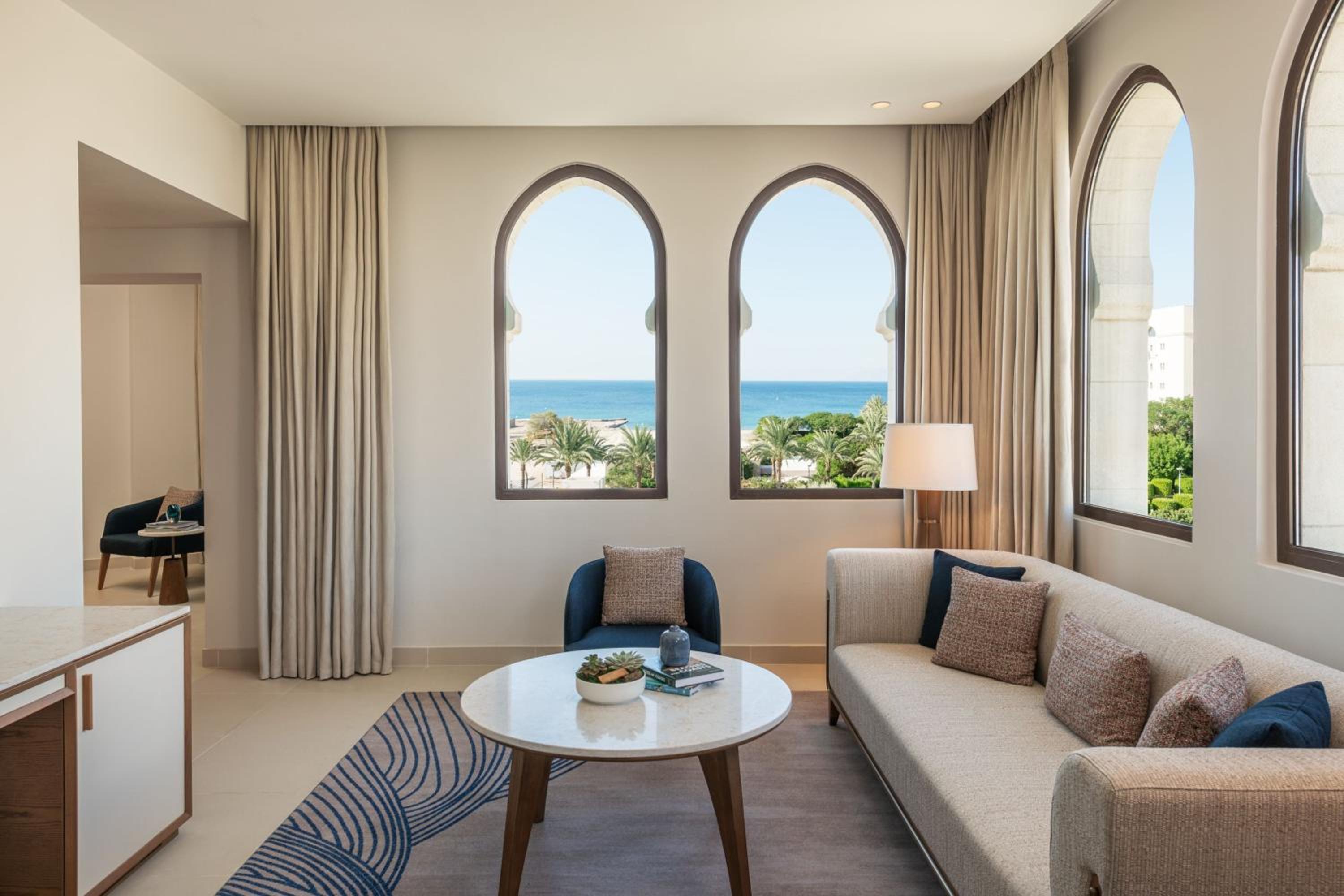 Executive King Suite with Balcony - Pool View photo 3