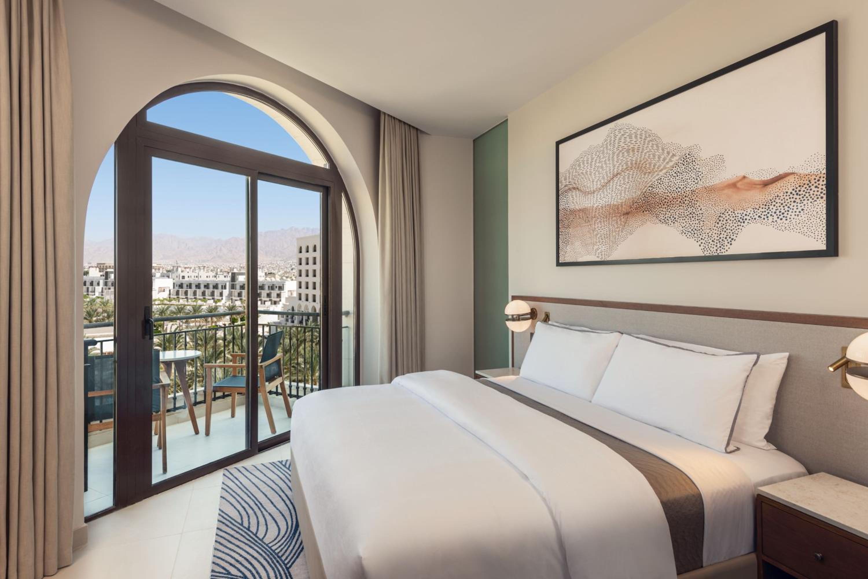 Executive King Suite with Balcony - Pool View photo 1
