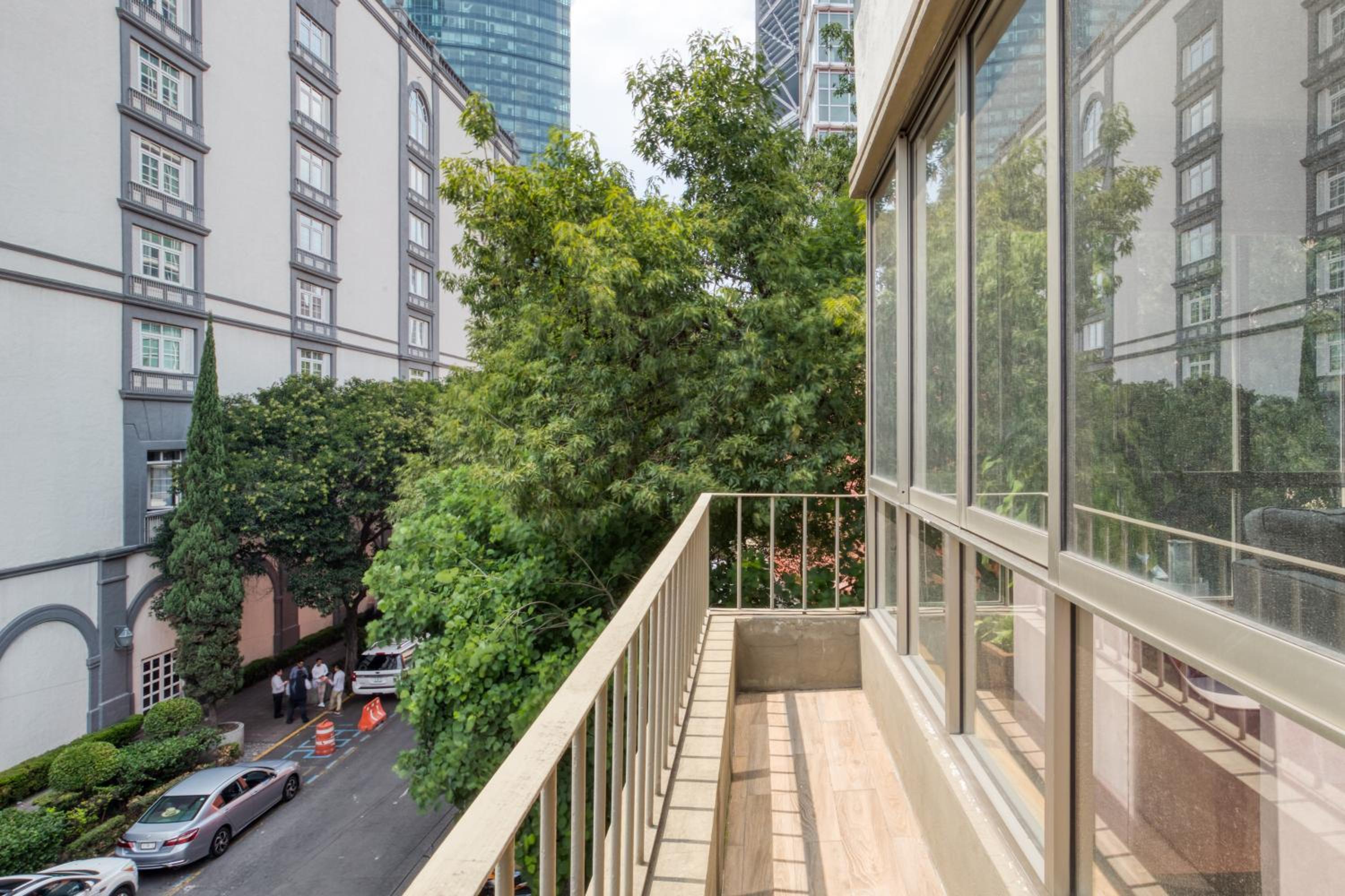 King Suite with Balcony - Photo 3