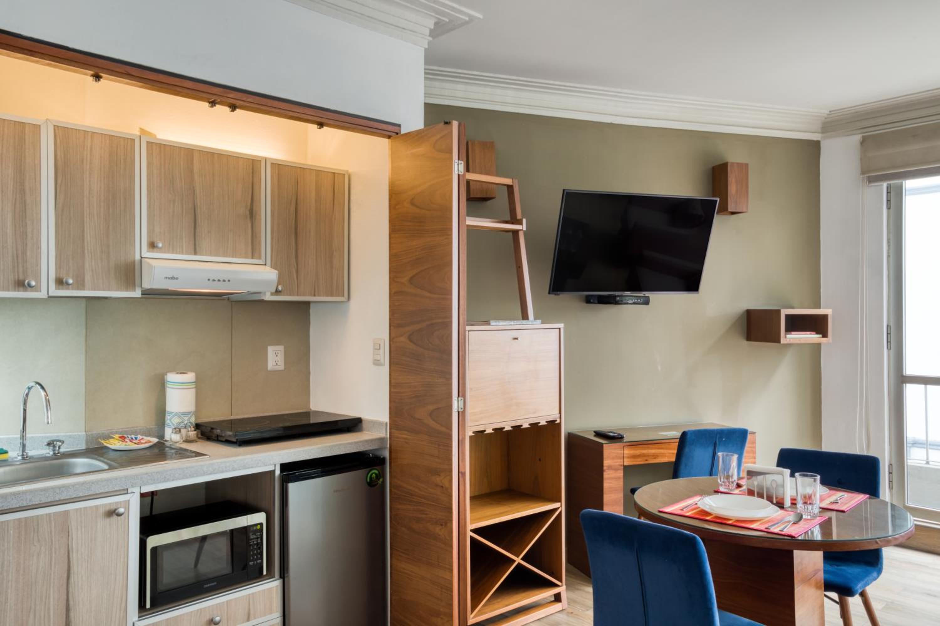King Suite with Balcony - Photo 2