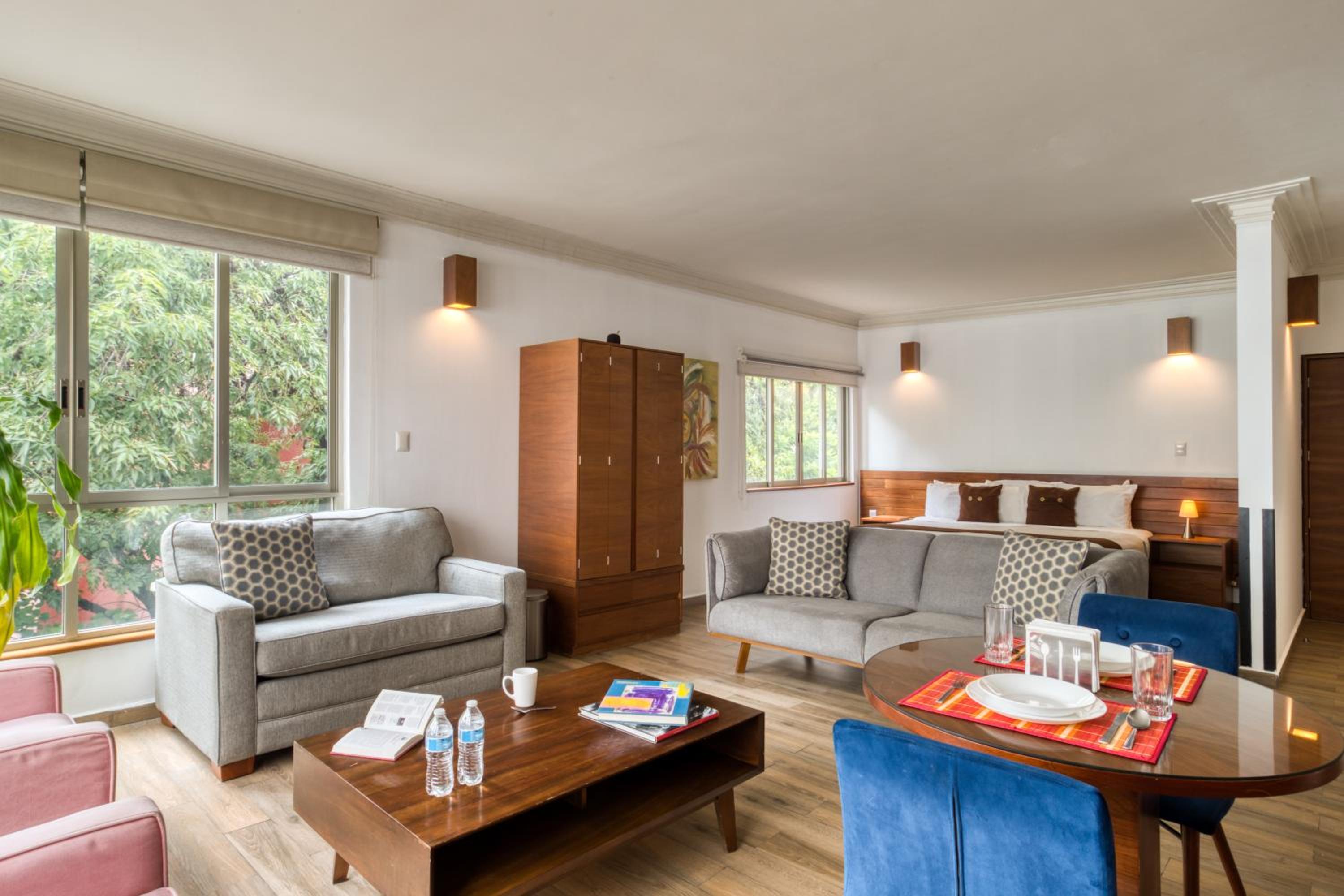 King Suite with Balcony - Photo 7