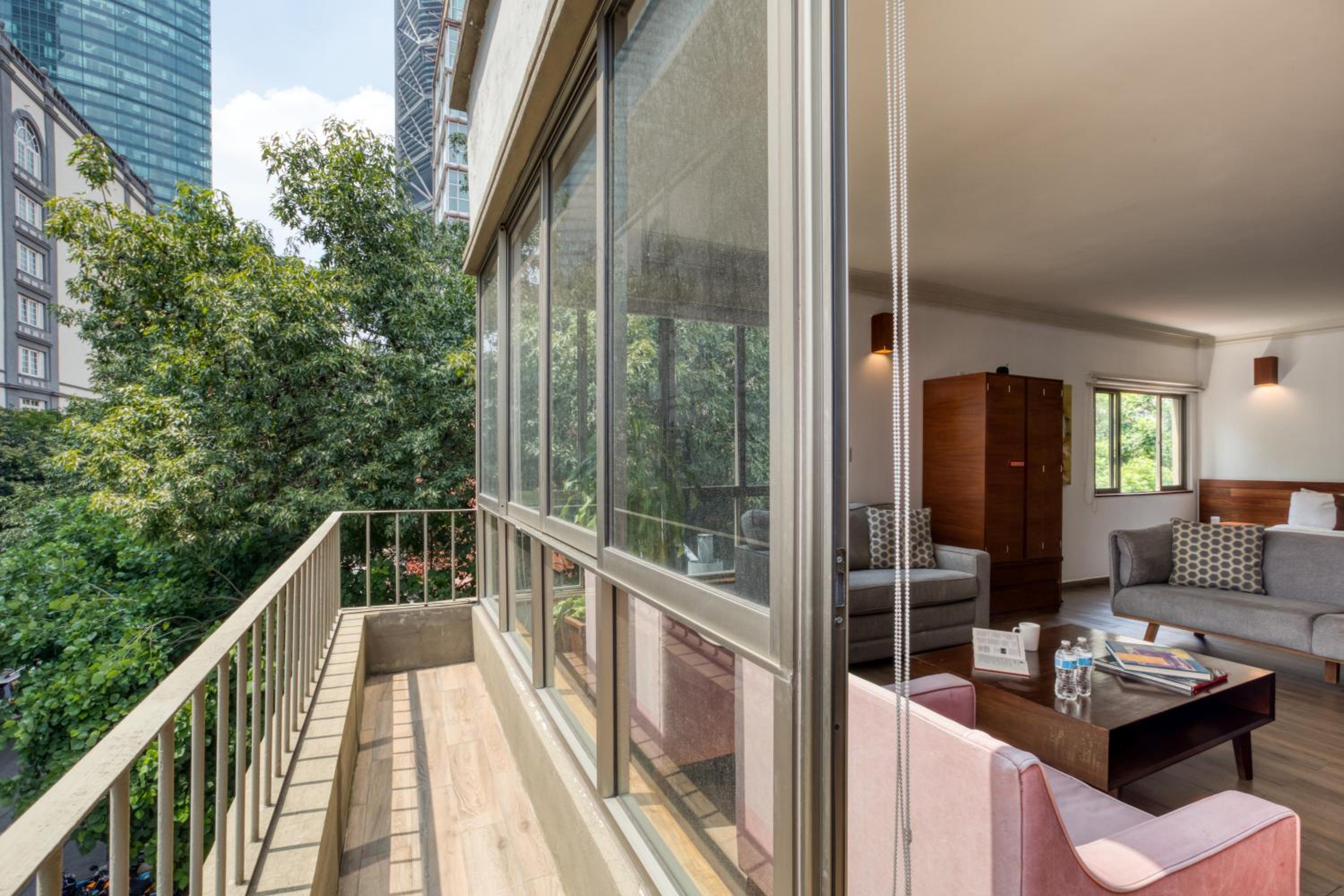 King Suite with Balcony - Photo 9