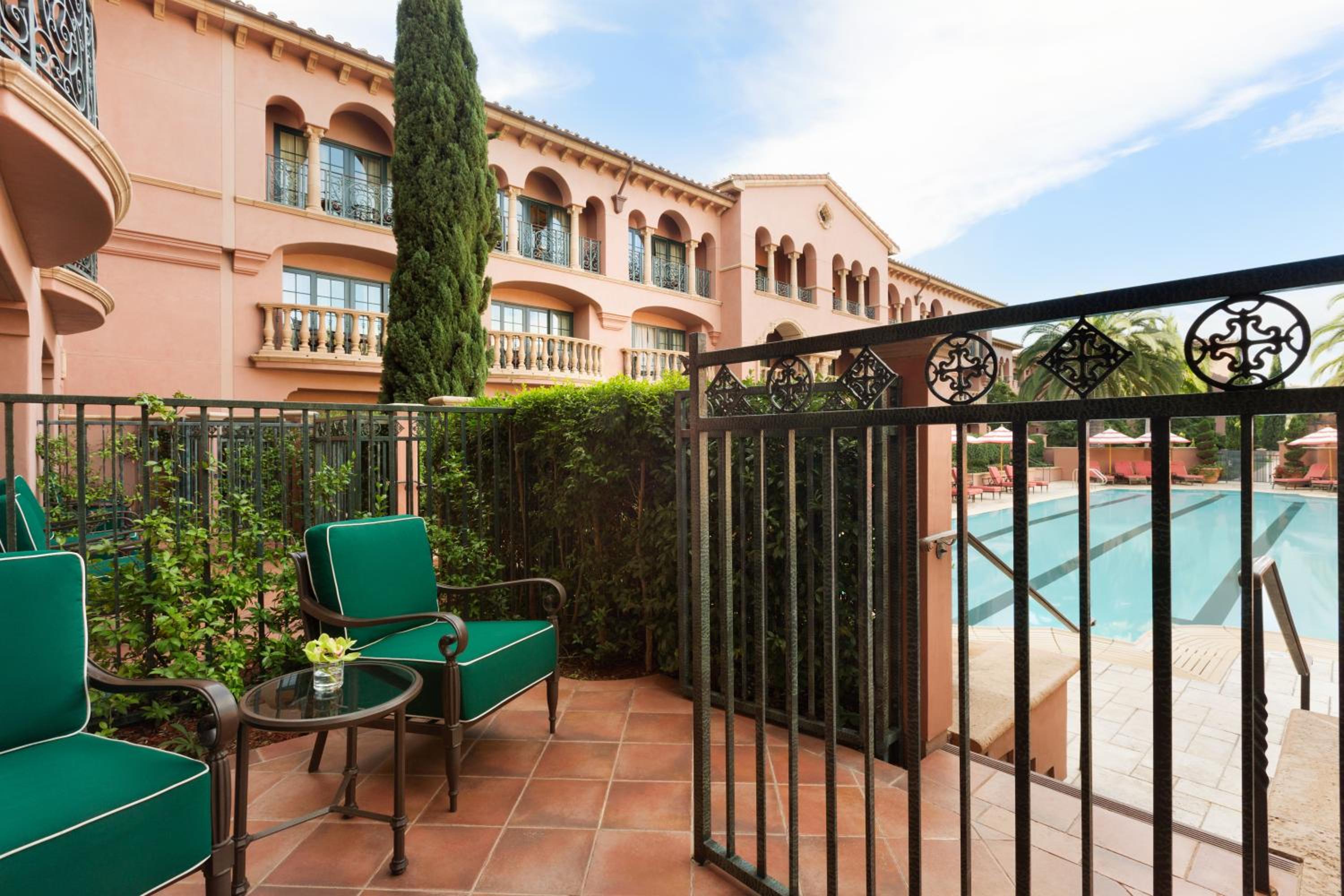 Signature Poolside King Room with Private Terrace - Ground Floor - Photo 6