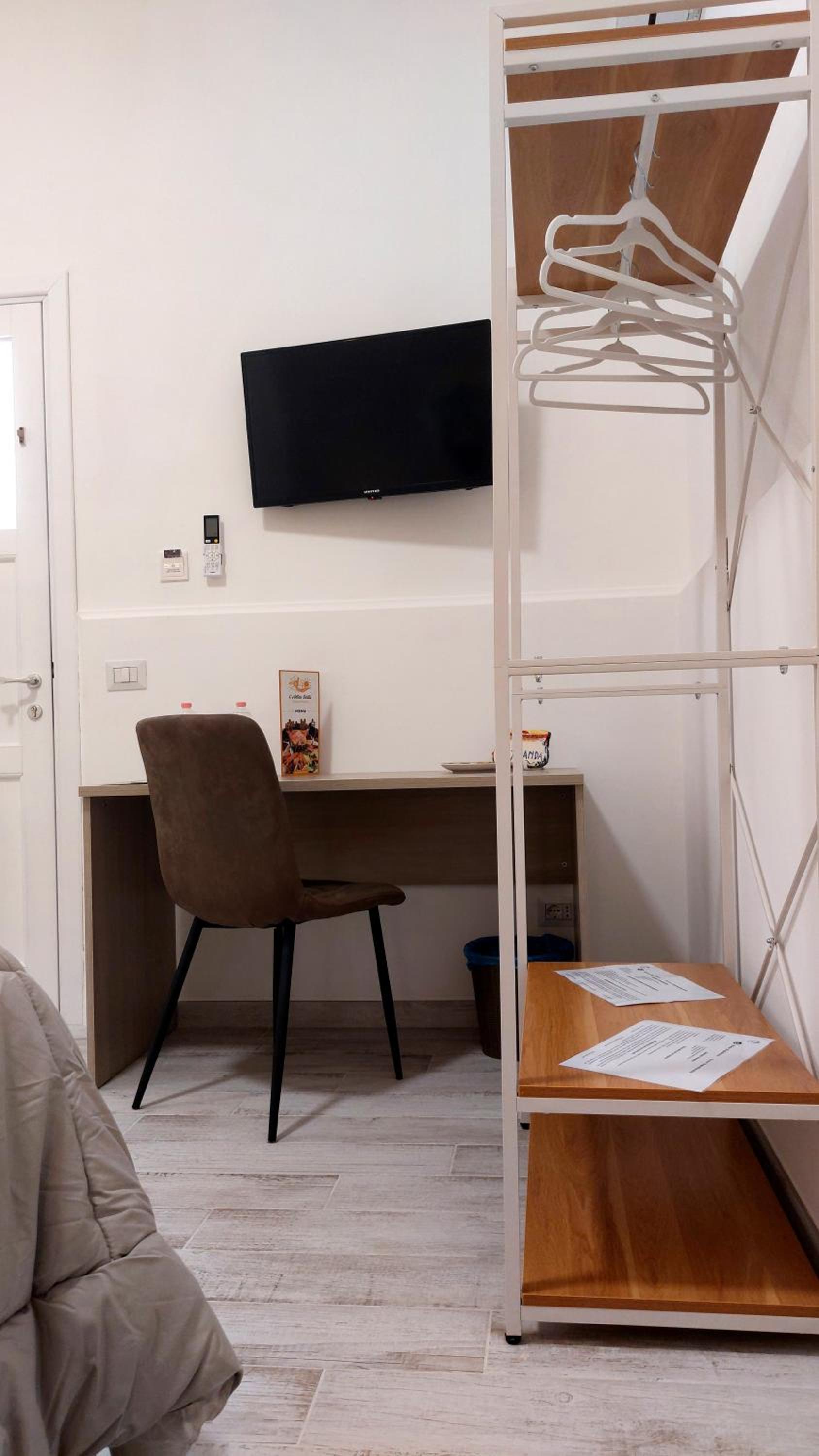 Economy Double Room photo 3