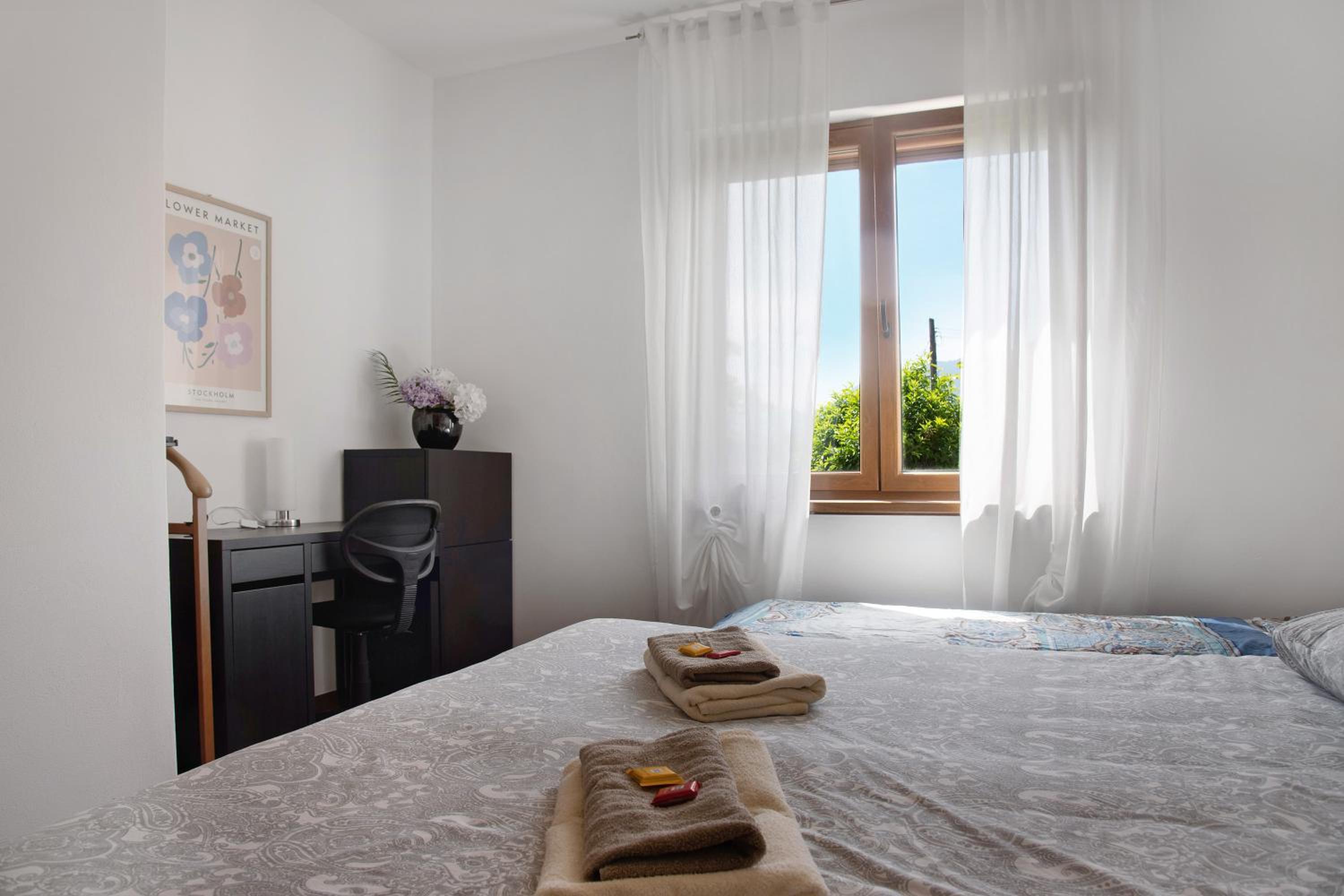 Two-Bedroom Deluxe Apartment with Garden View photo 3