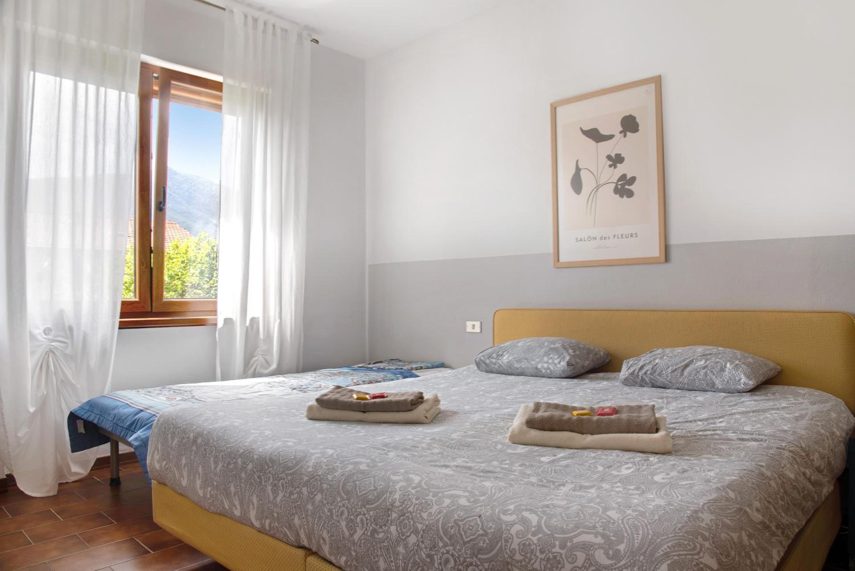Two-Bedroom Deluxe Apartment with Garden View photo 2