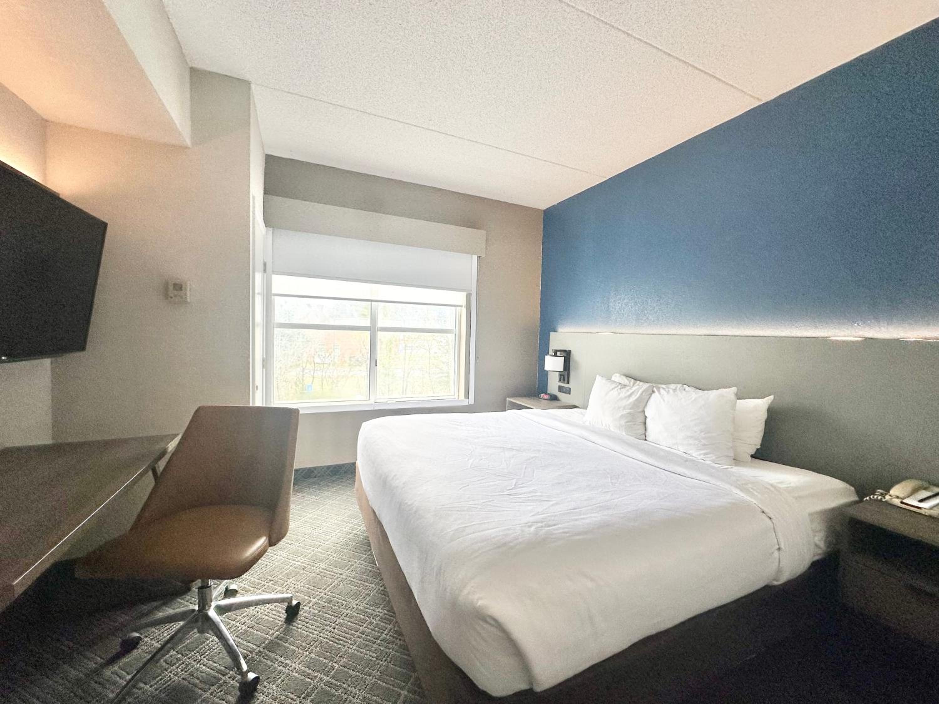 Standard King Room - Non-Smoking  - Photo 6