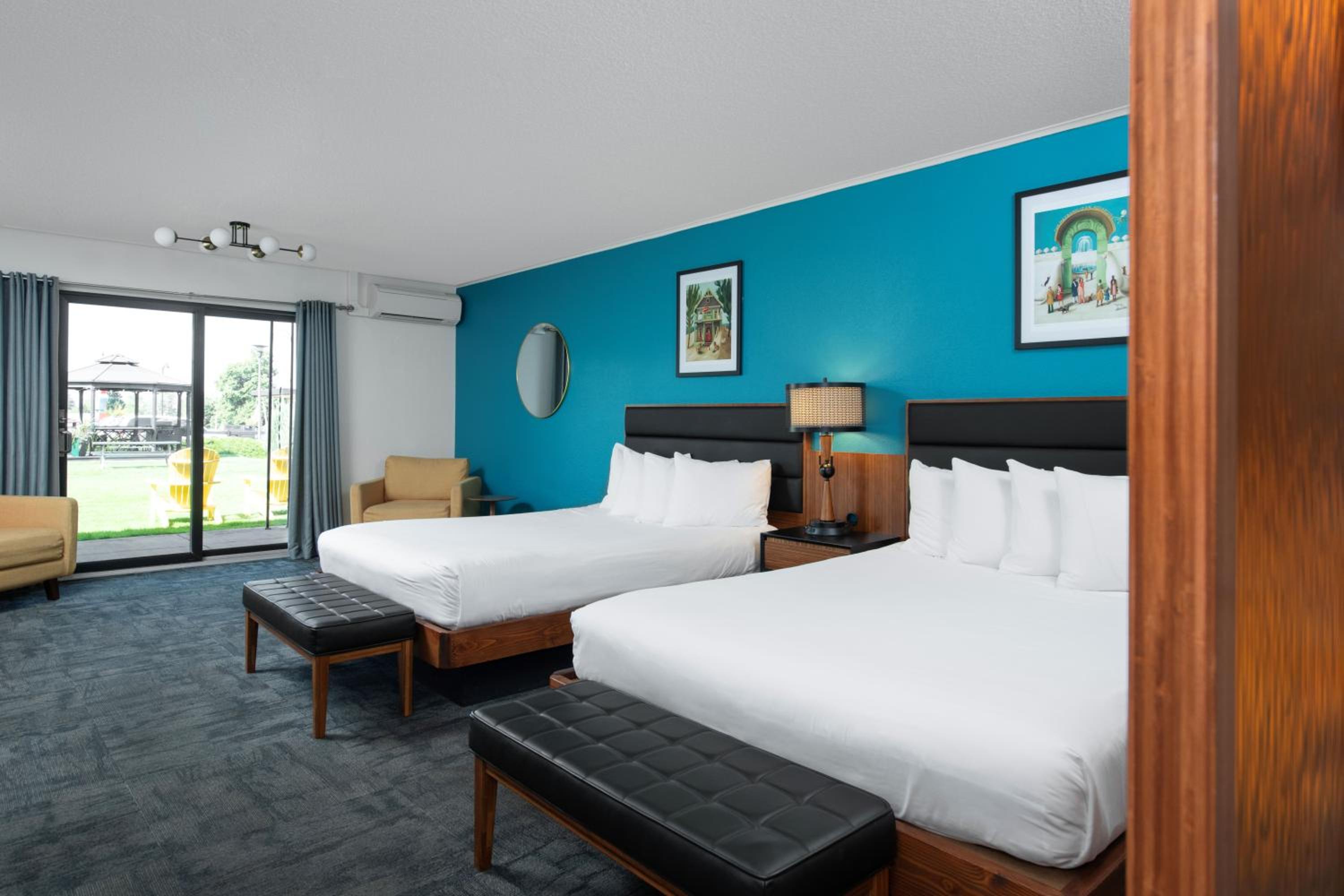Deluxe Queen Room