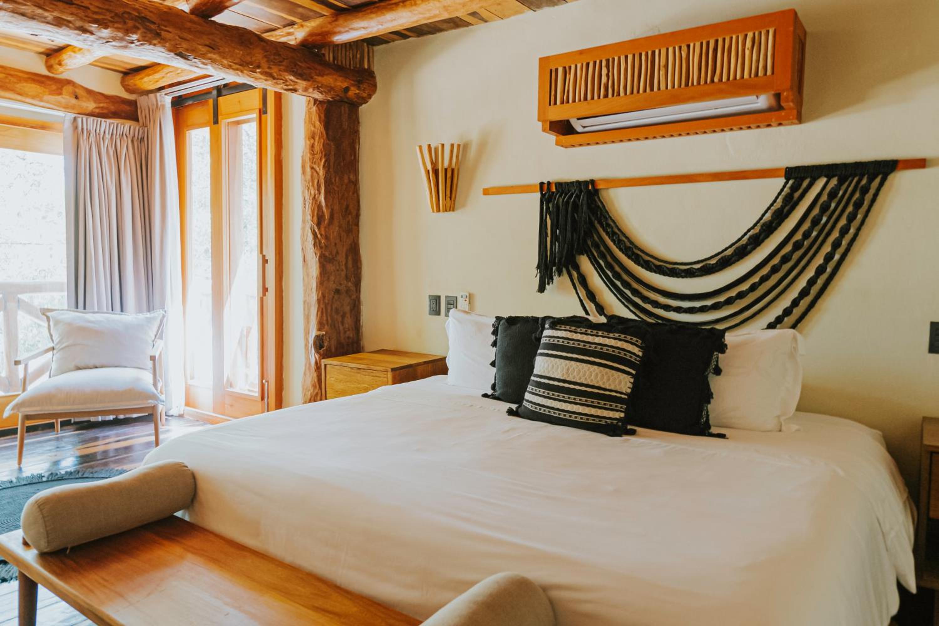 Deluxe Junior Suite - Photo 10