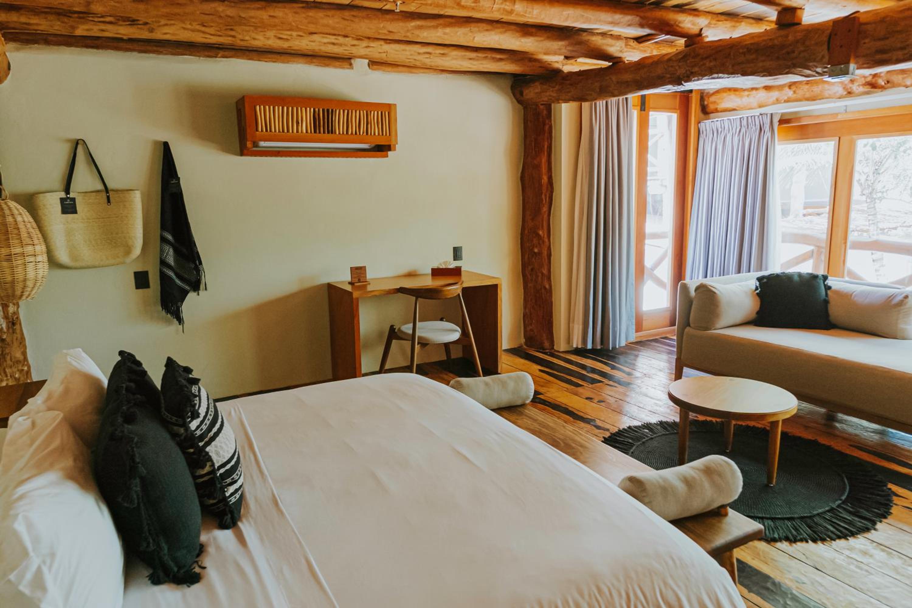 Deluxe Junior Suite - Photo 7