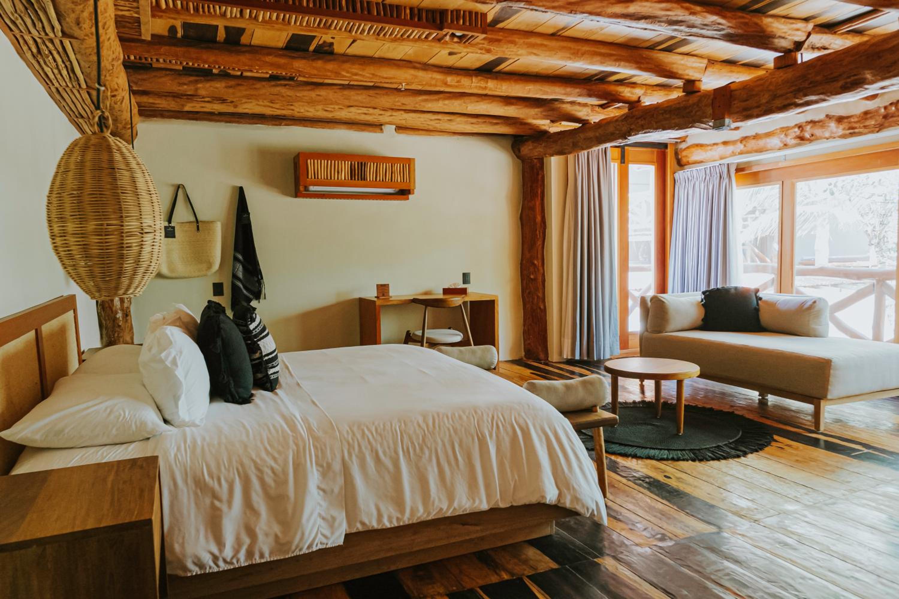 Deluxe Junior Suite - Photo 2