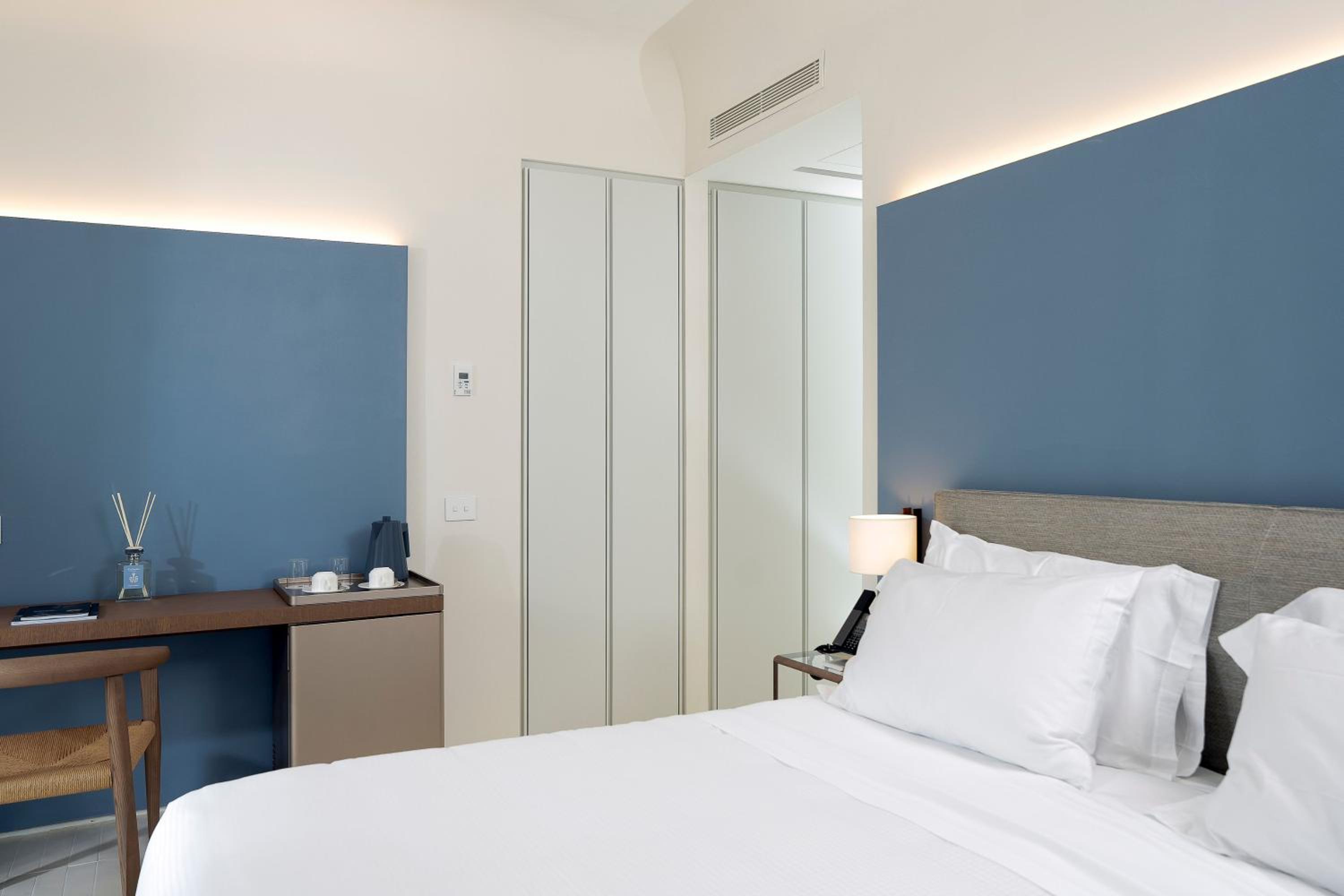 Deluxe Double Room with Balcony and Sea View
