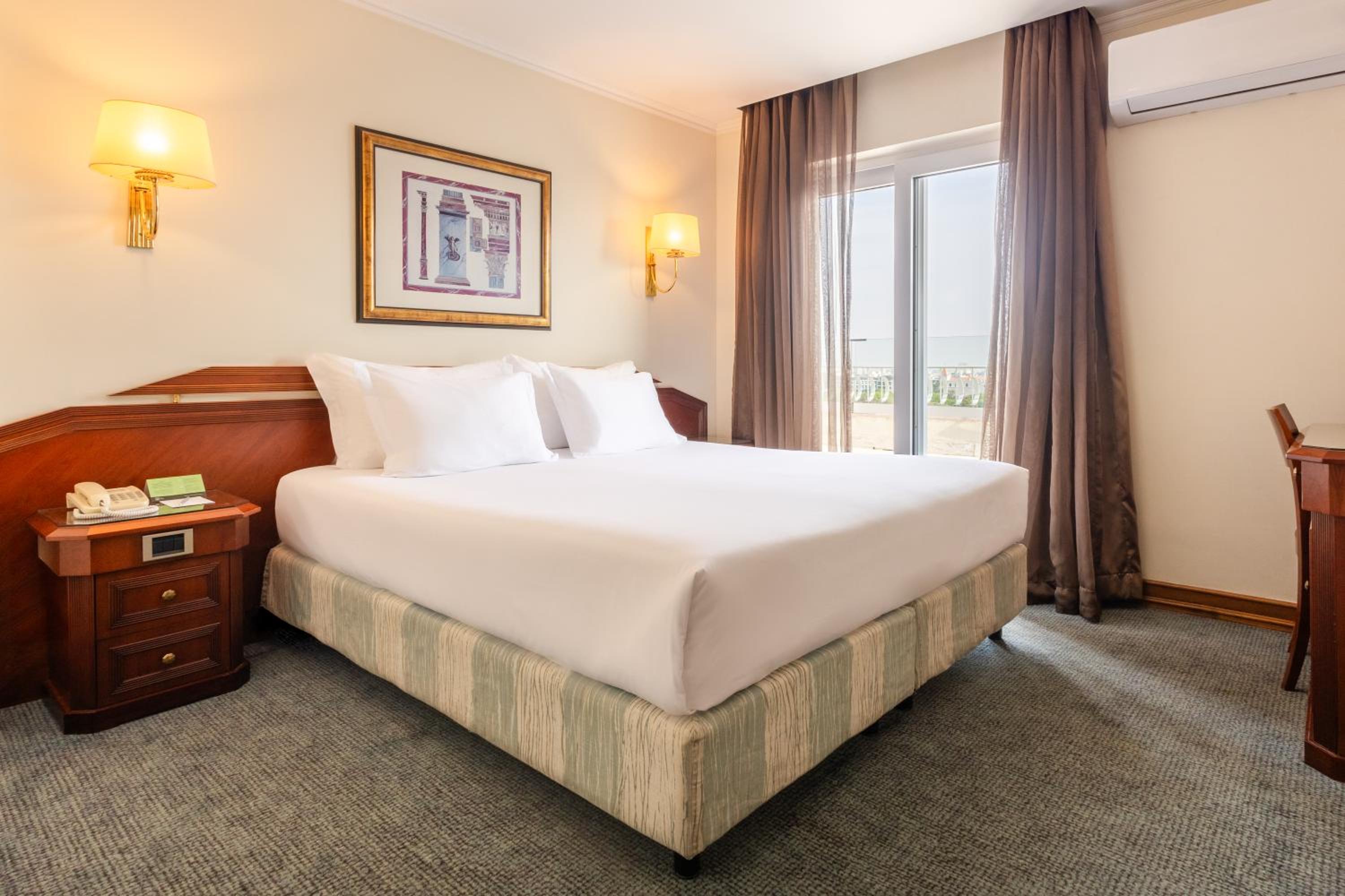 Suite  - Photo 1