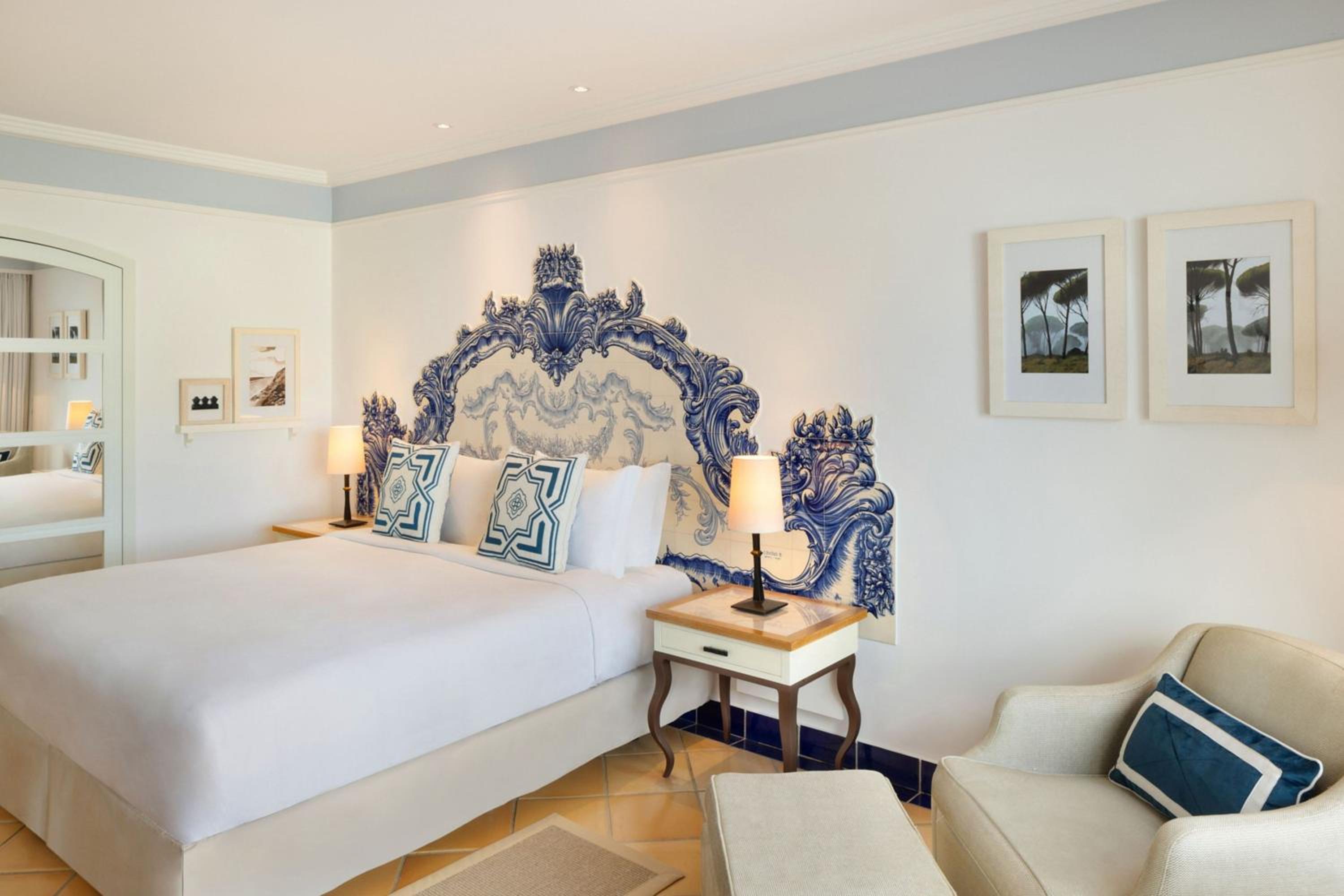 Deluxe Queen Room with Balcony and Resort View - Photo 4