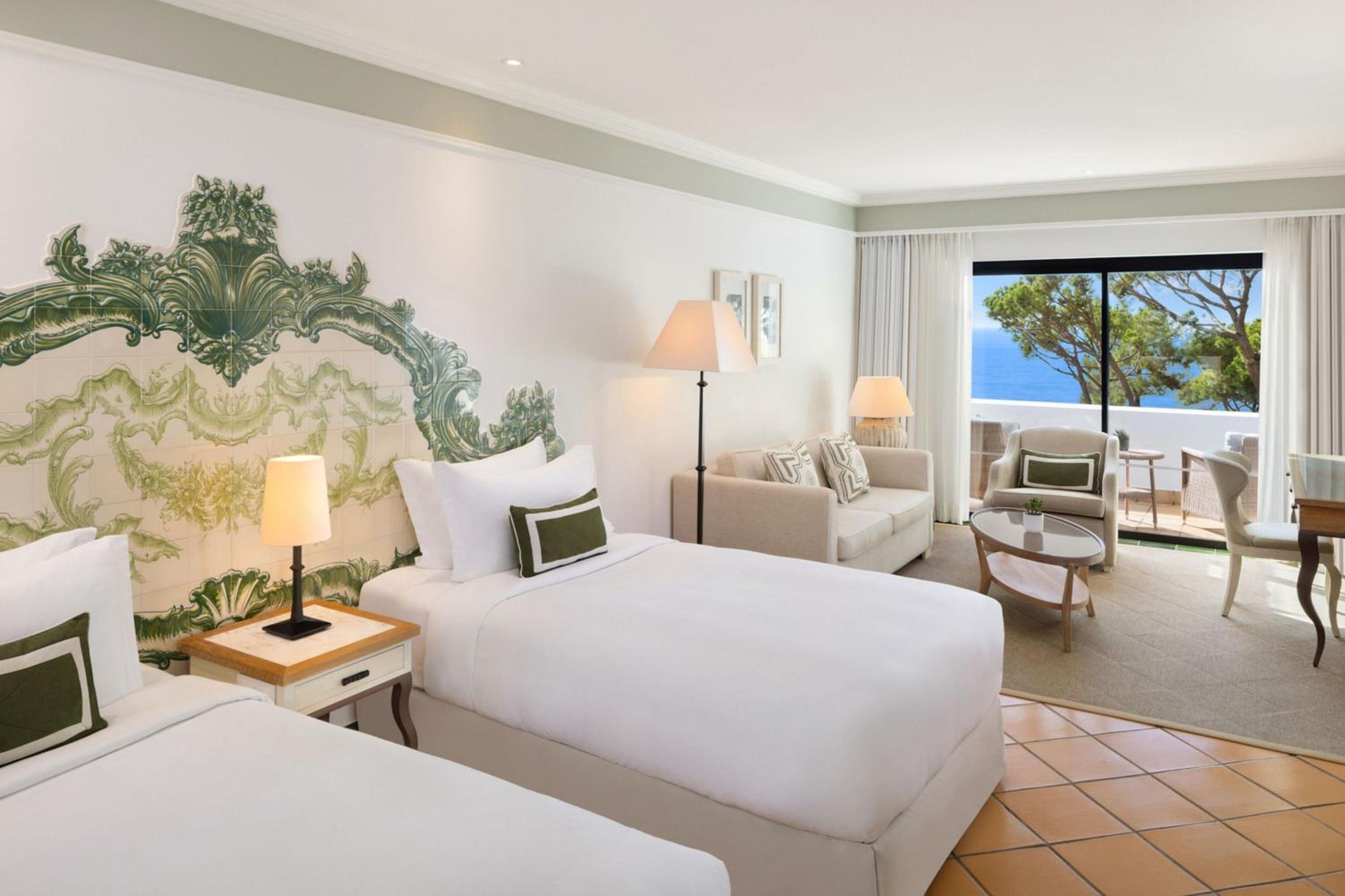 Grand Deluxe Twin Room with Balcony and Ocean View - Photo 3