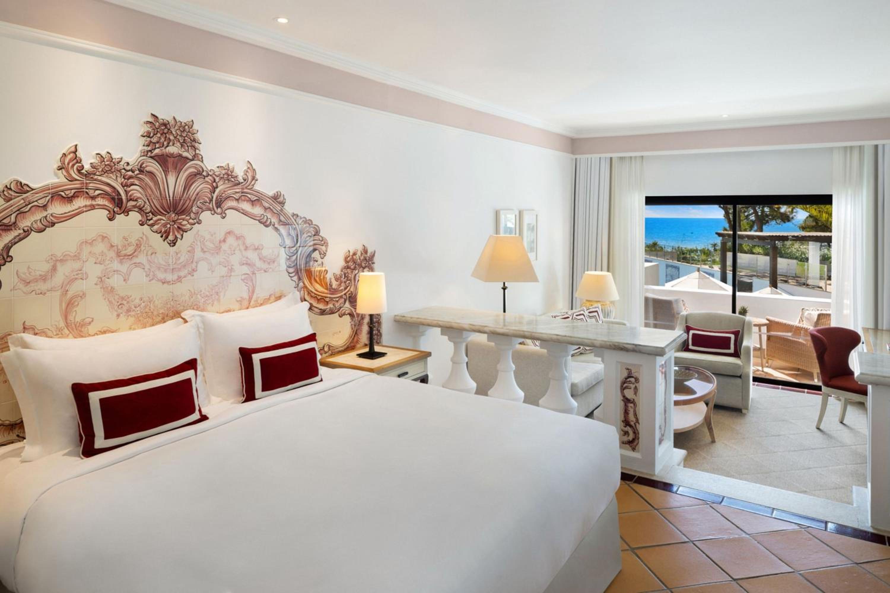 Grand Deluxe Queen Room with Ocean View - Photo 5