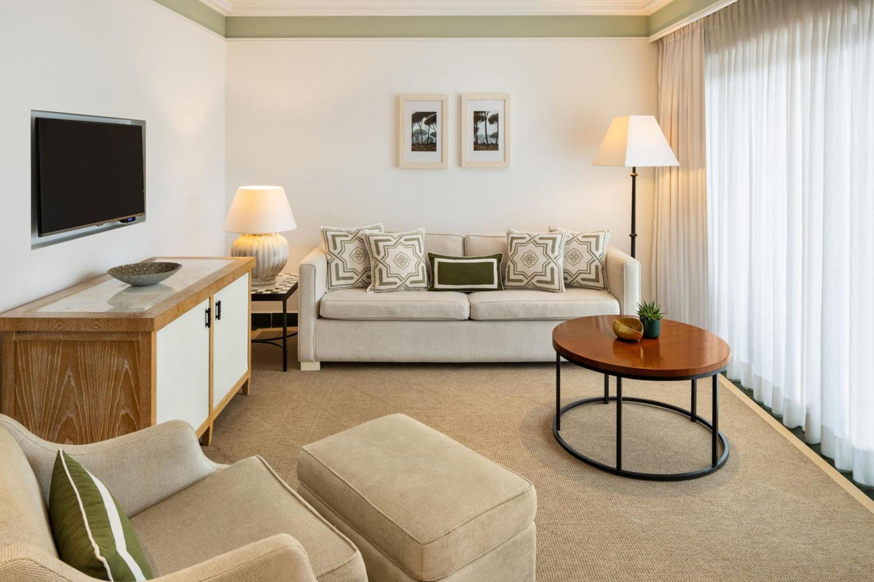 Junior Queen Suite with Balcony and Resort View - Photo 7