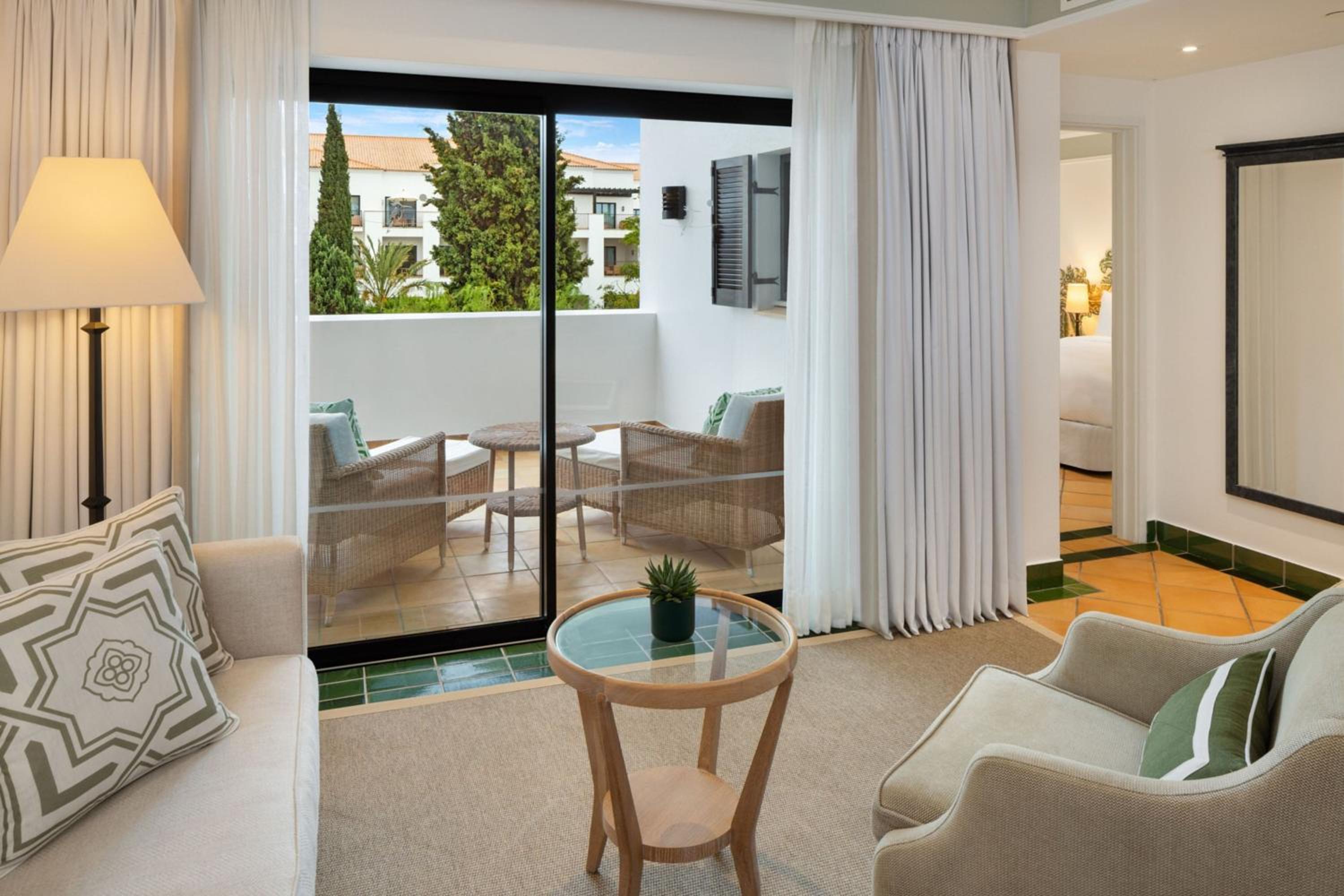 Junior Queen Suite with Balcony and Resort View - Photo 6