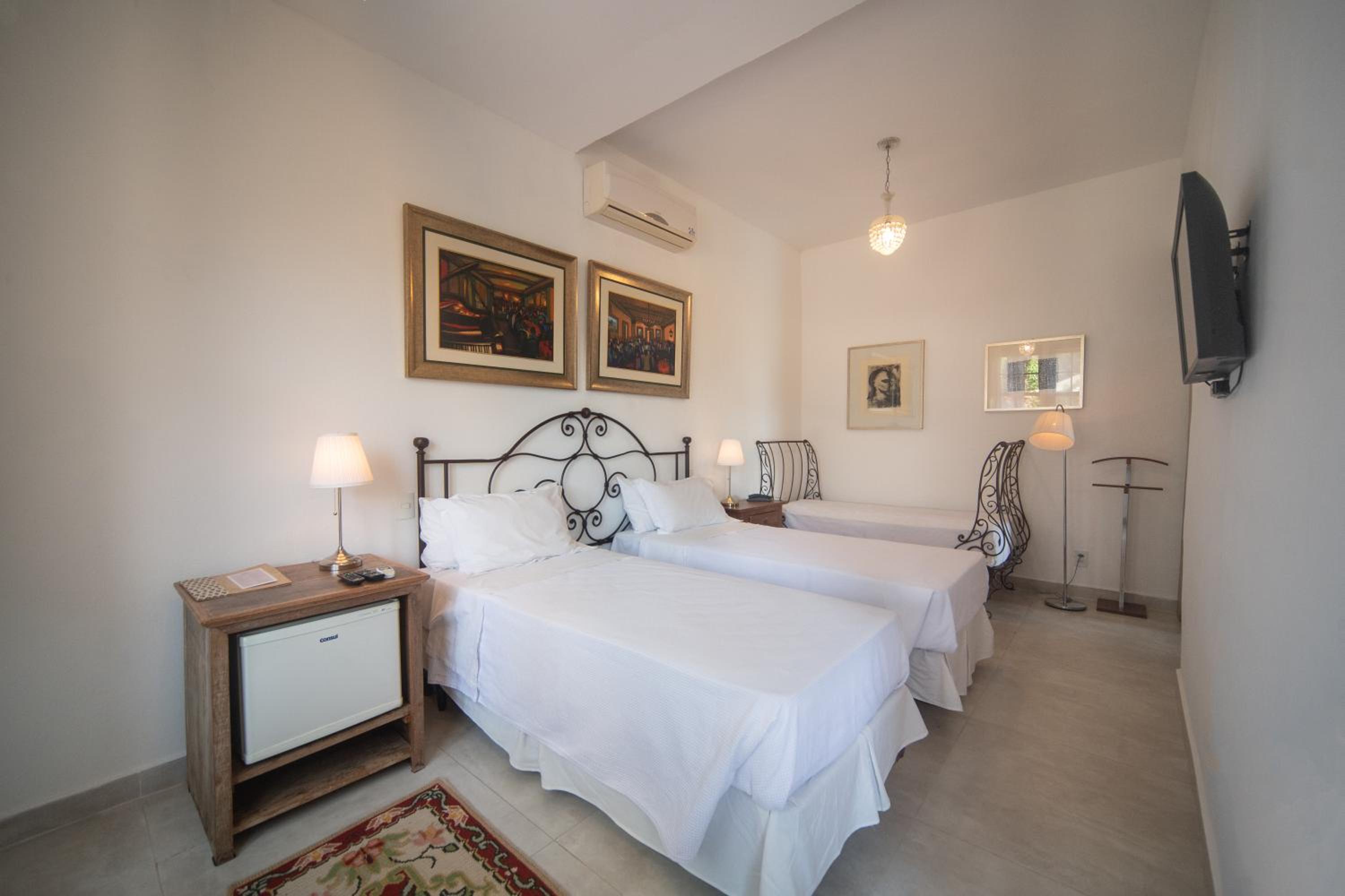 Deluxe Double Room With Extra Bed photo 3