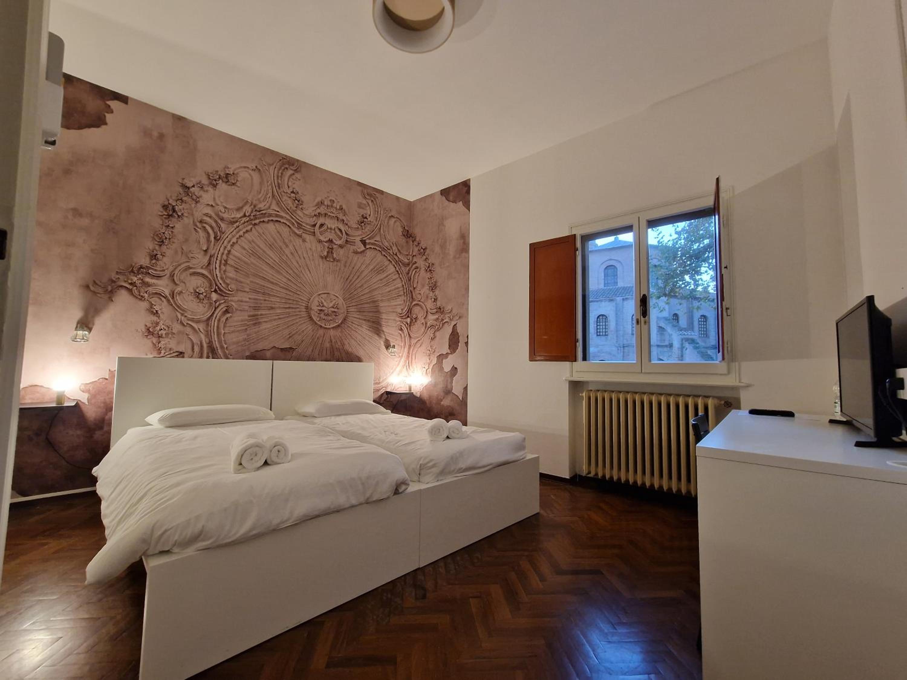 Double Room with Monuments View