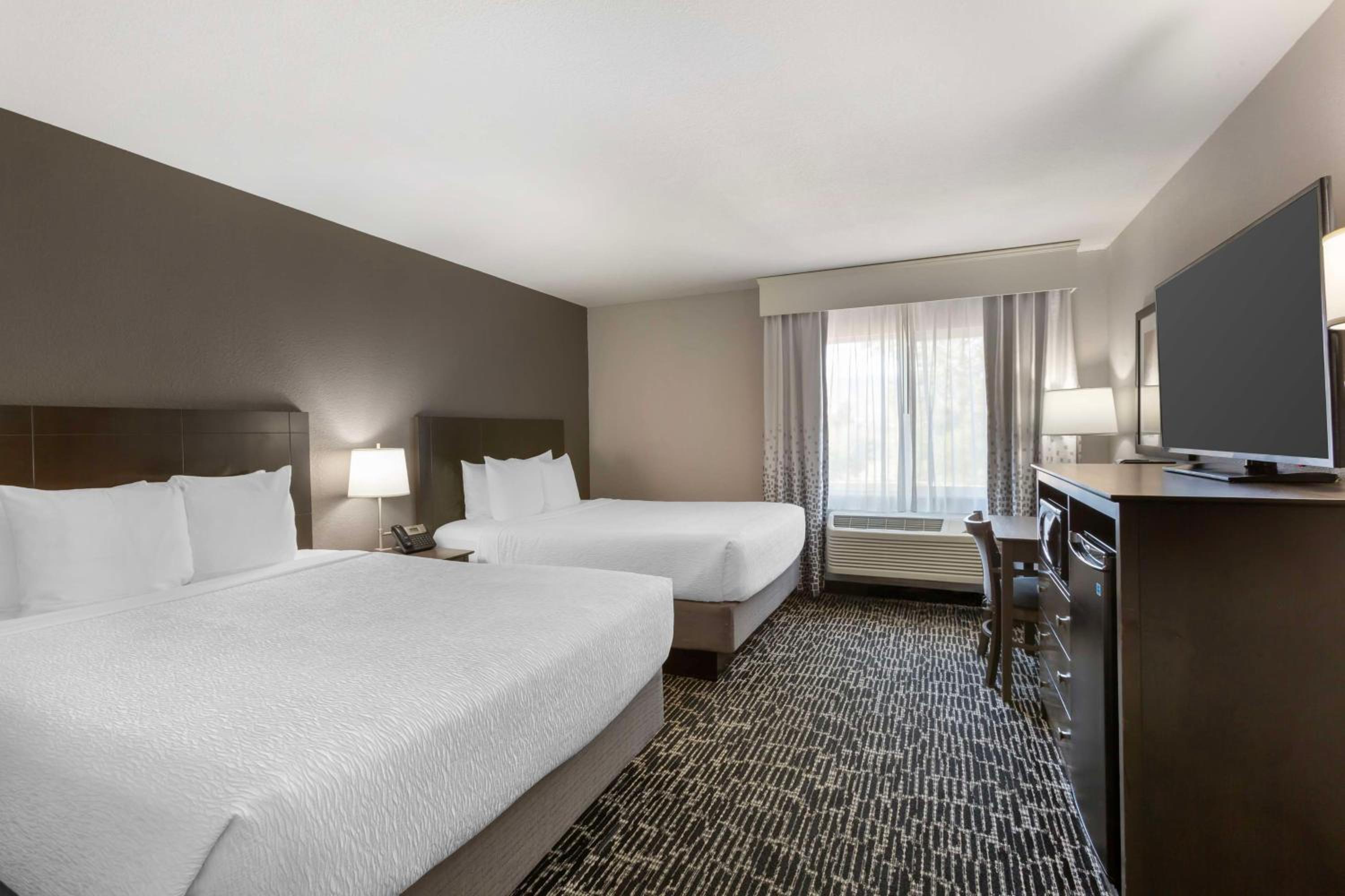 Queen Room with Two Queen Beds and Mobility Accessible Bathtub