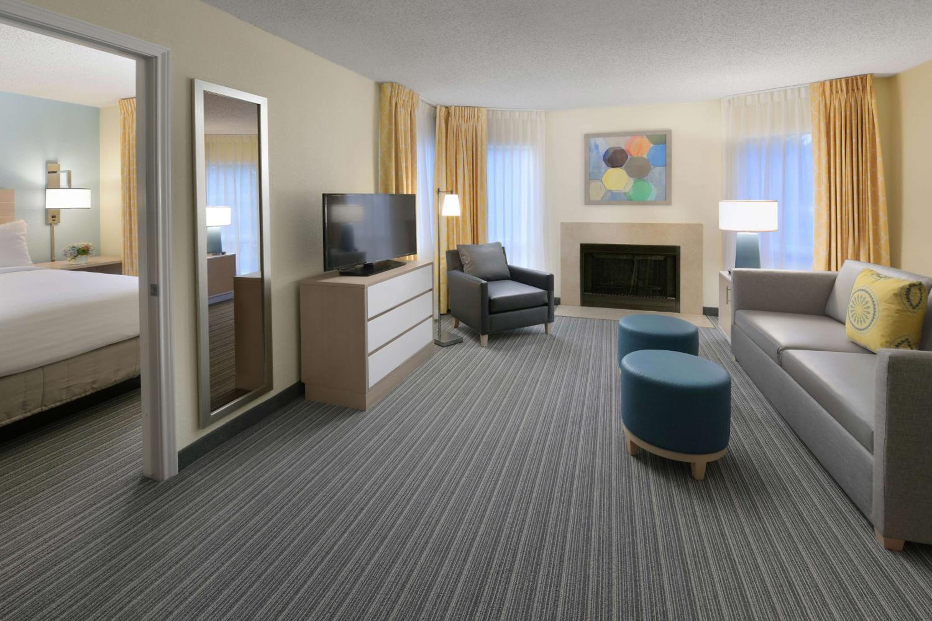 Two-Bedroom Suite - Photo 4
