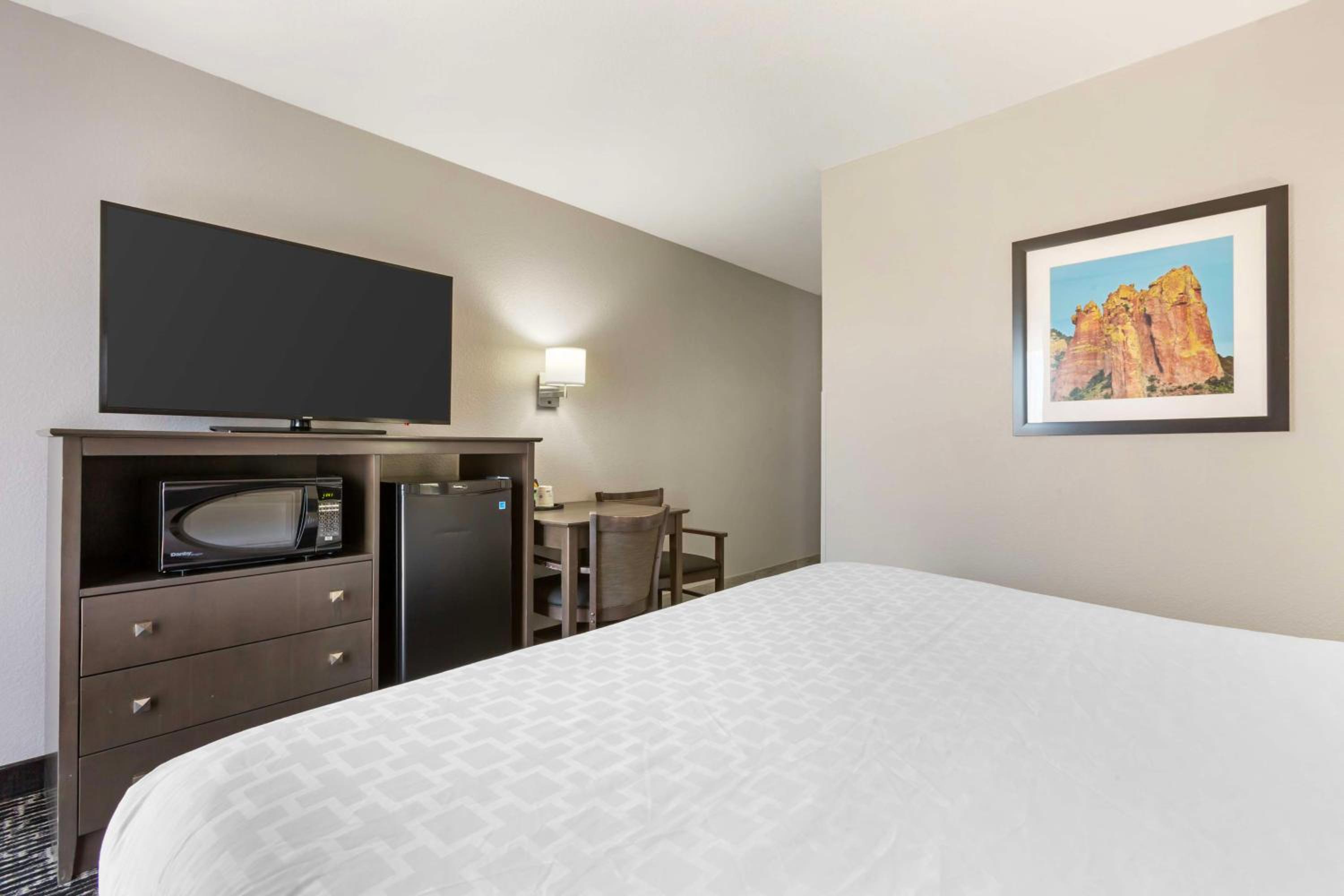 King Room with Mountain View, photo 7
