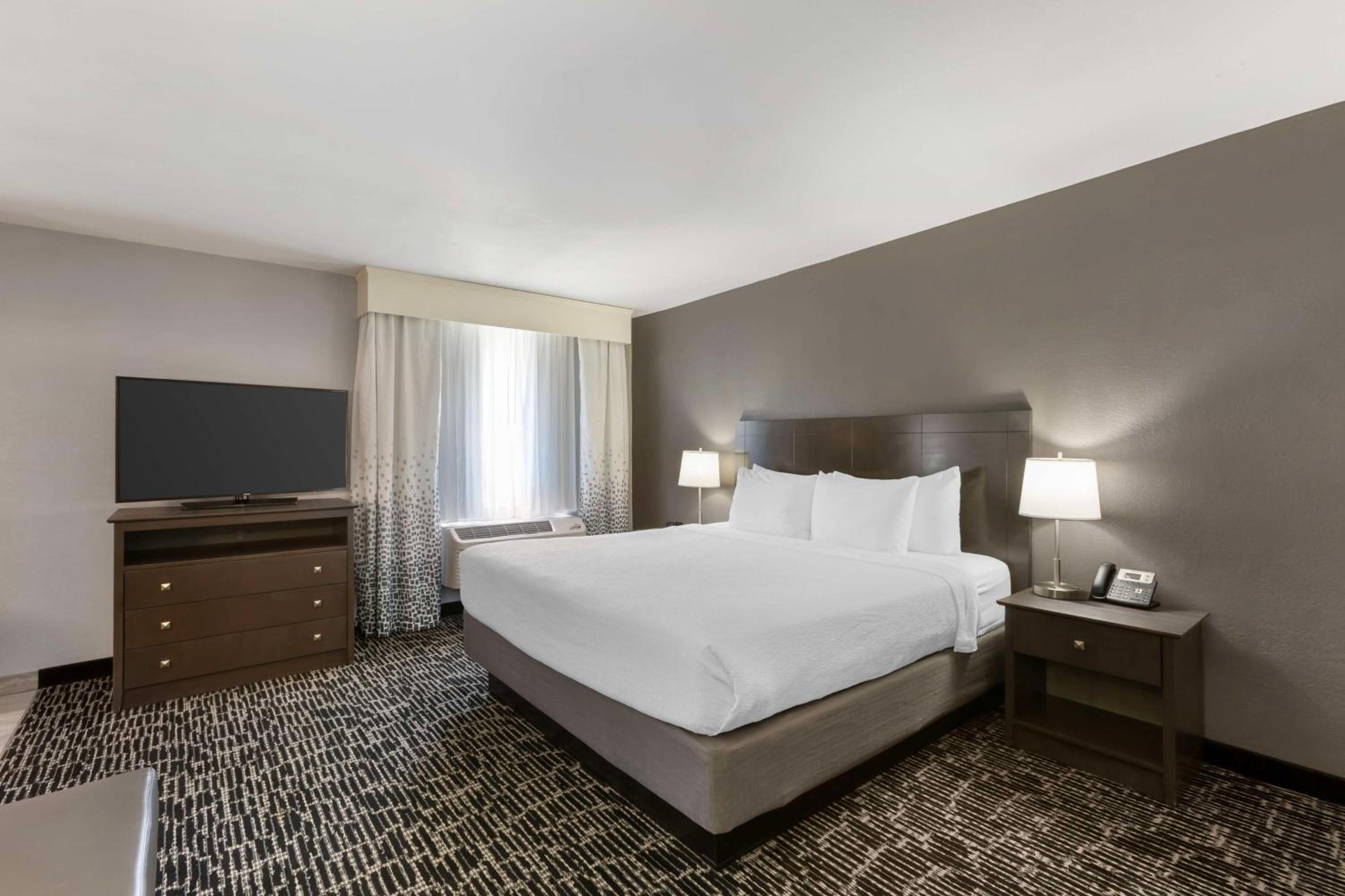 Corner King Room