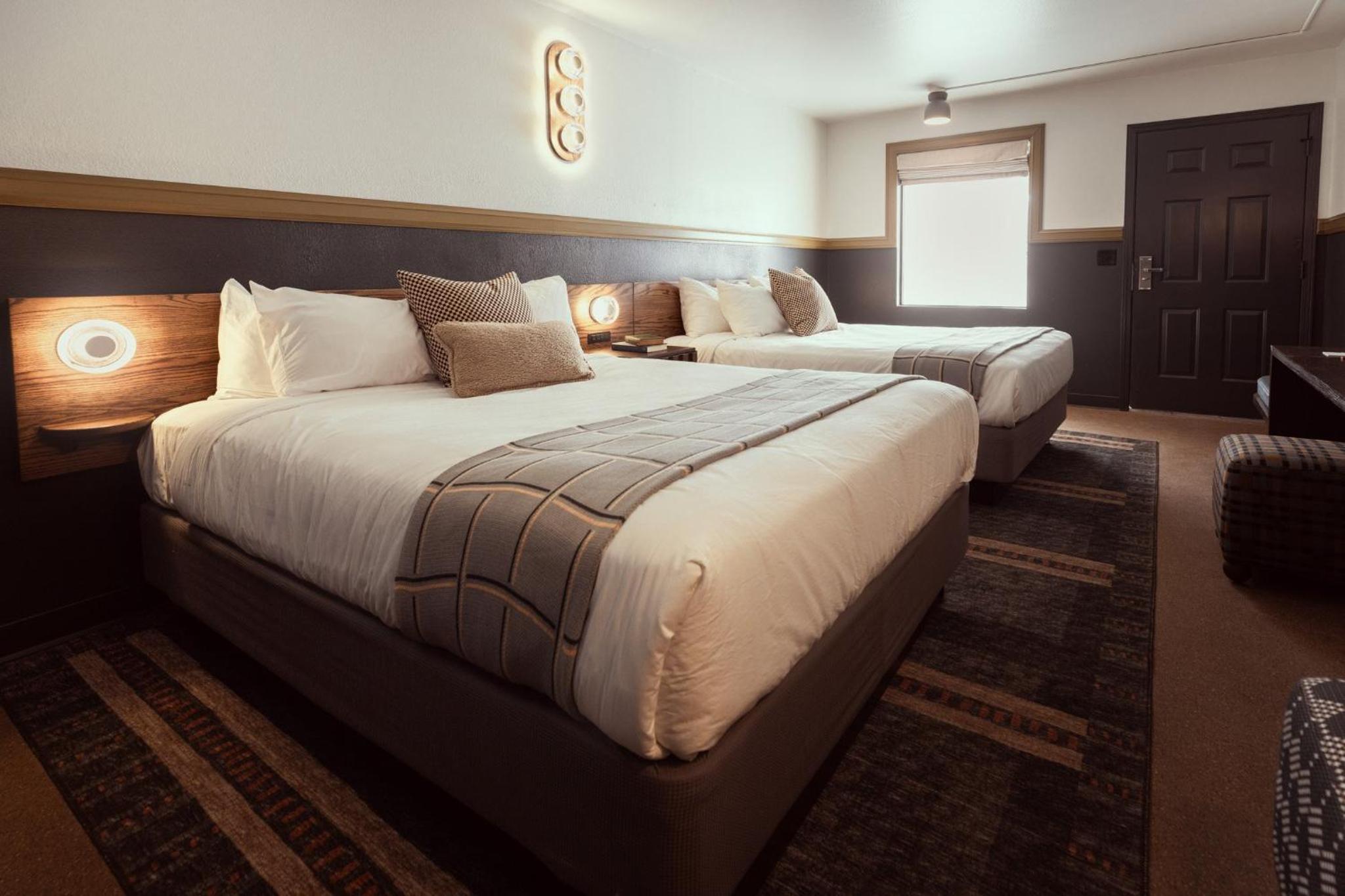 Queen Room with Two Queen Beds - High Floor - Photo 5