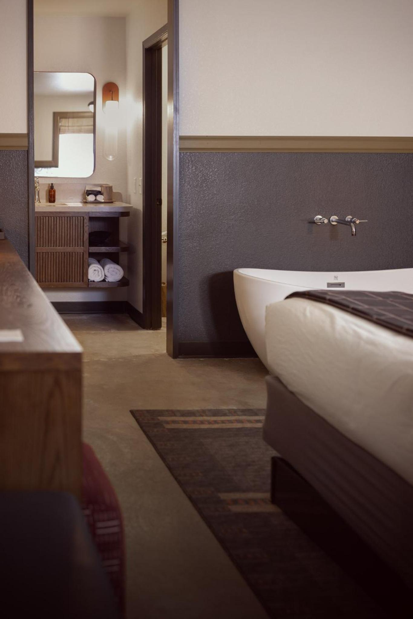 King Room with Spa Bath - Ground Floor - Photo 7