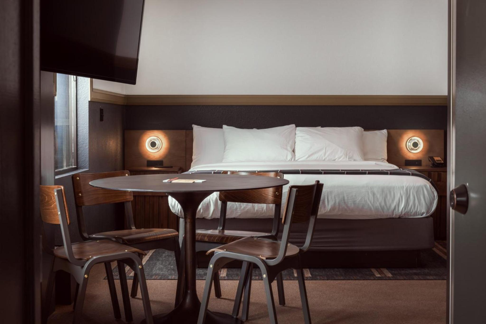 Two Bedroom Suite with Kitchenette - High Floor - Photo 9