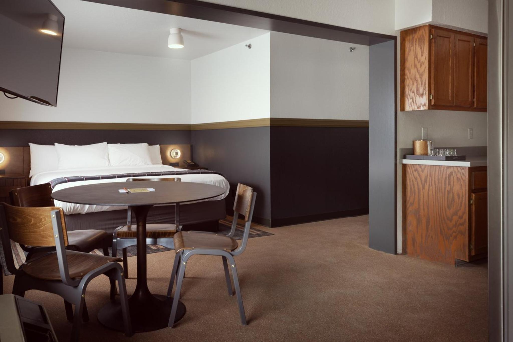 Two Bedroom Suite with Kitchenette - High Floor - Photo 10
