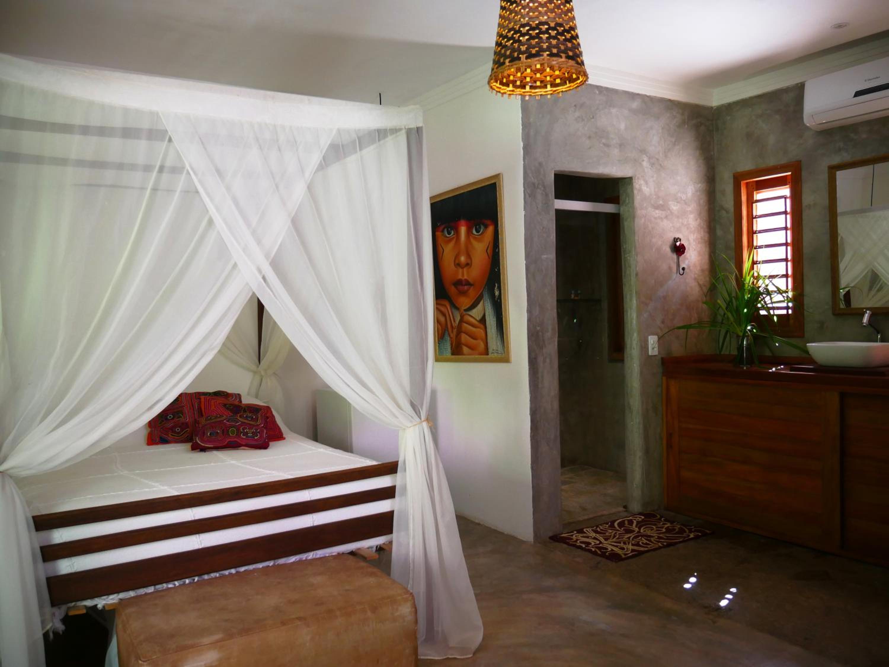 Queen Suite with Pool View photo 2
