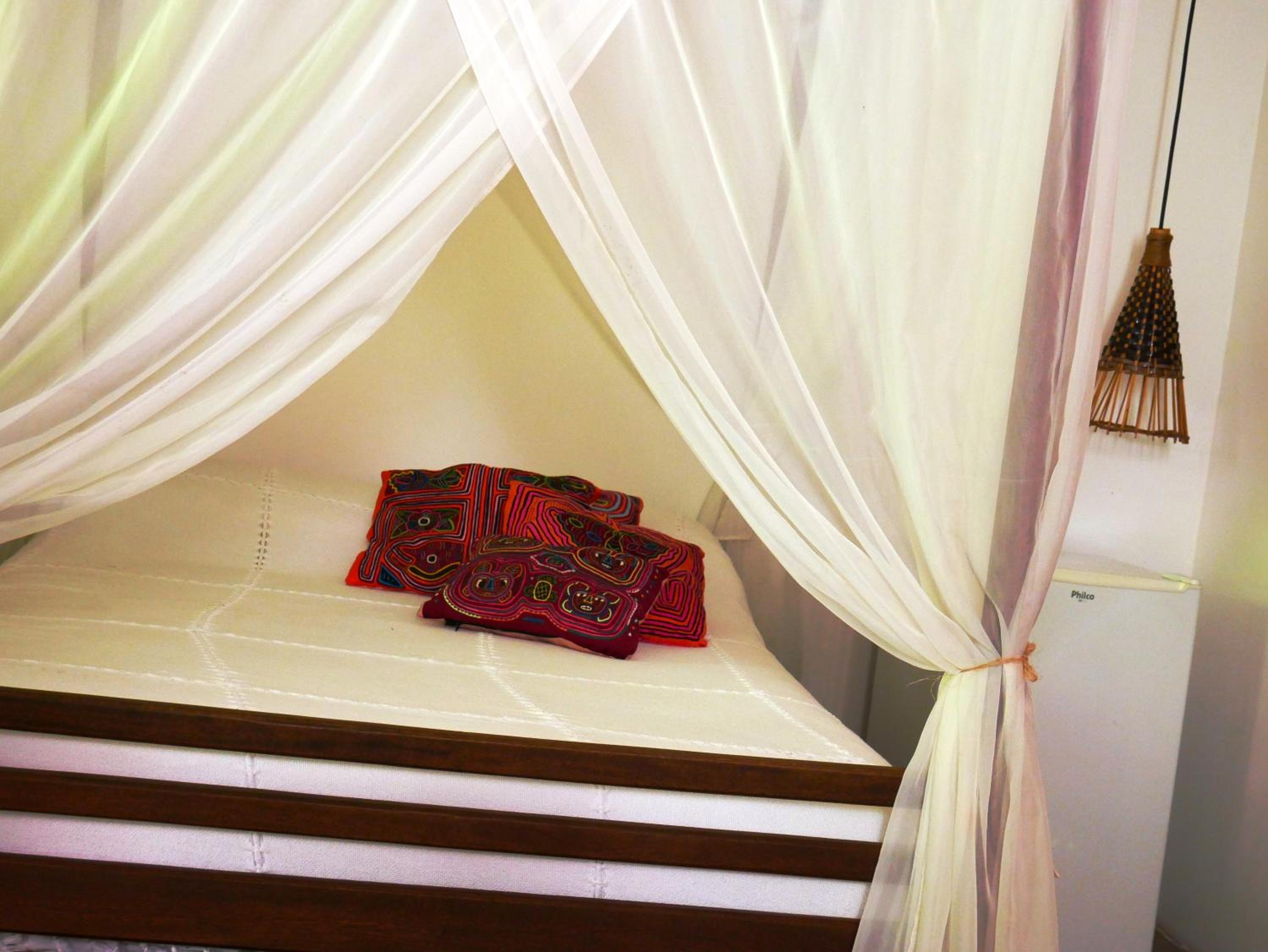 Queen Suite with Pool View photo 3