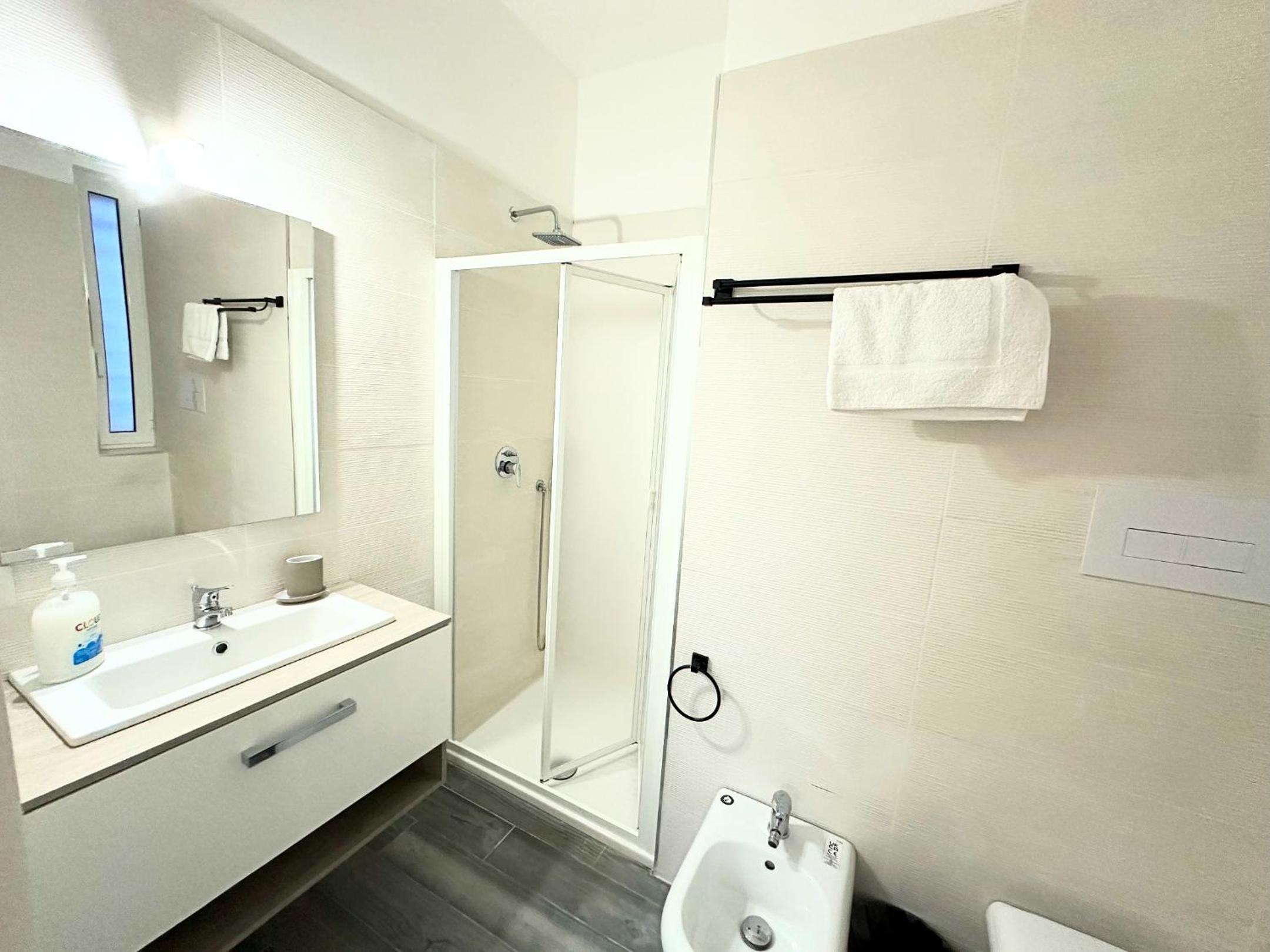 Large Double Room photo 3