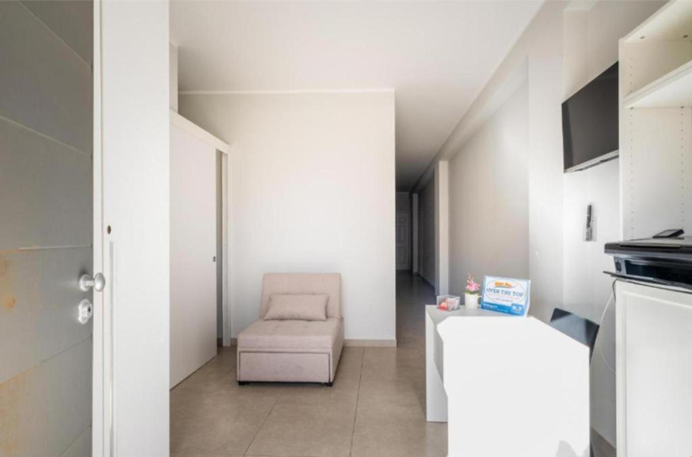 Deluxe Double or Twin Room with Balcony - Photo 9