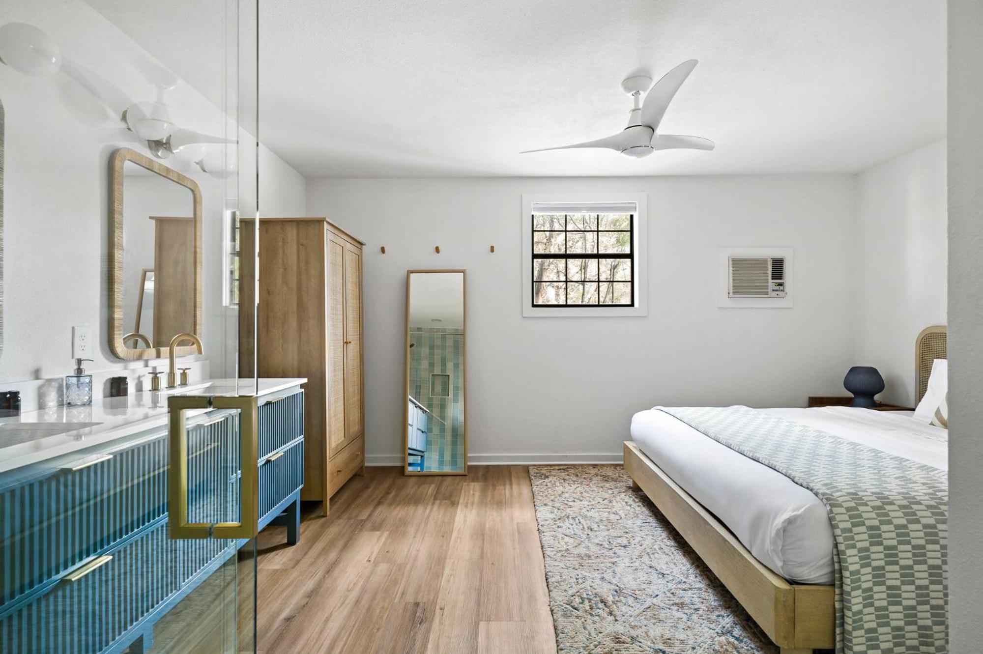 Superior King Suite photo 2