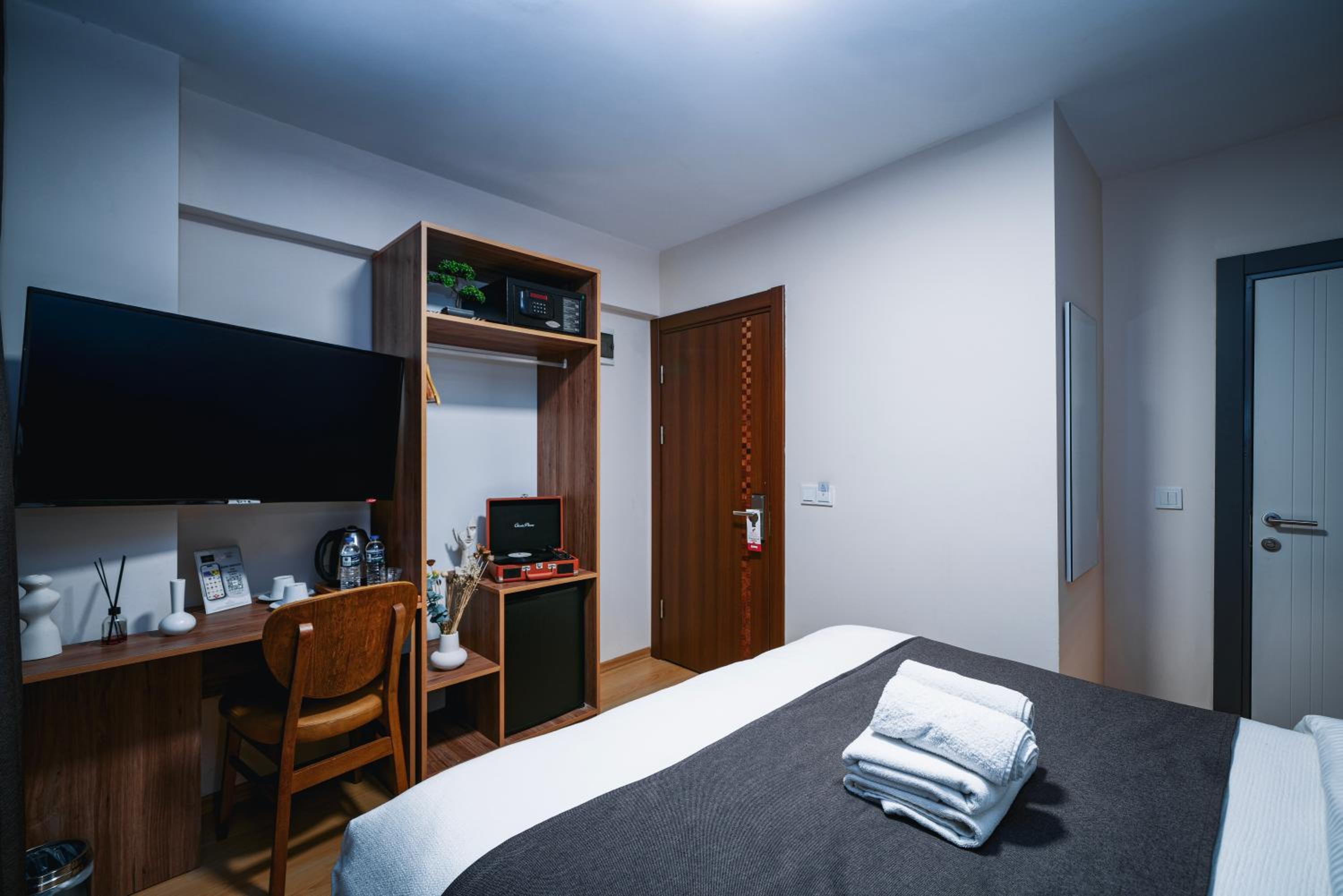 Economy Double Room photo 2