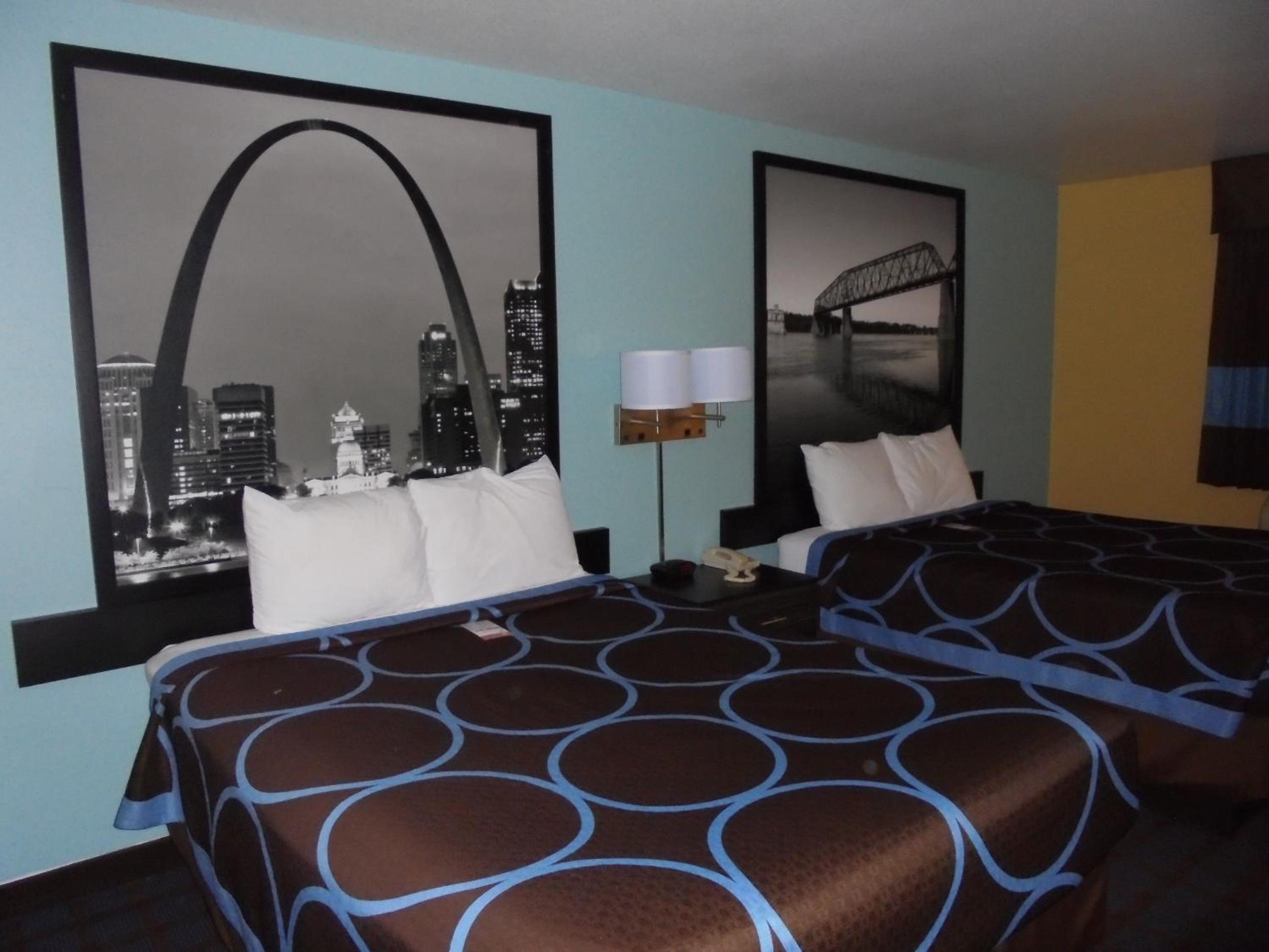 Queen Room with Two Queen Beds - Non-Smoking - Photo 1
