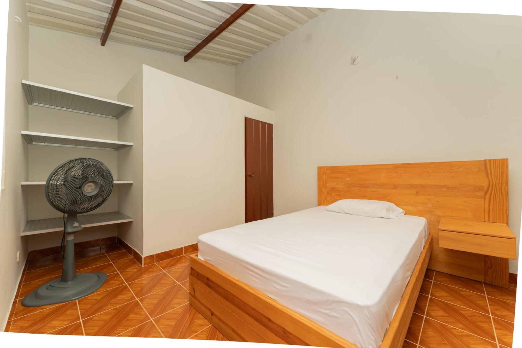 Five-Bedroom House photo 1