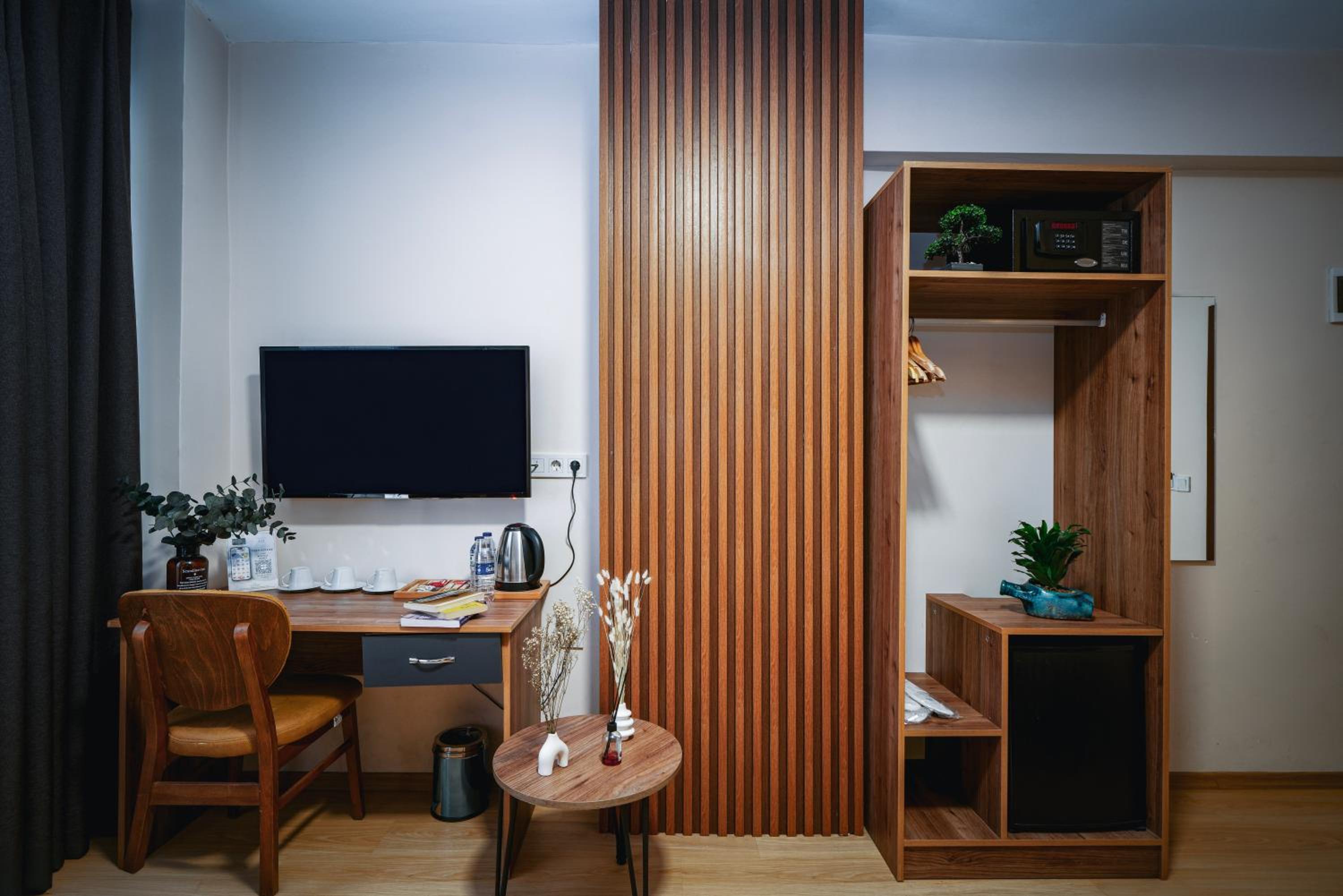 Economy Triple Room photo 2