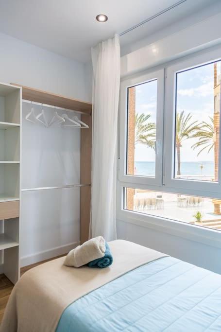 Apartamento de dos habitaciones con terraza y vista al mar
