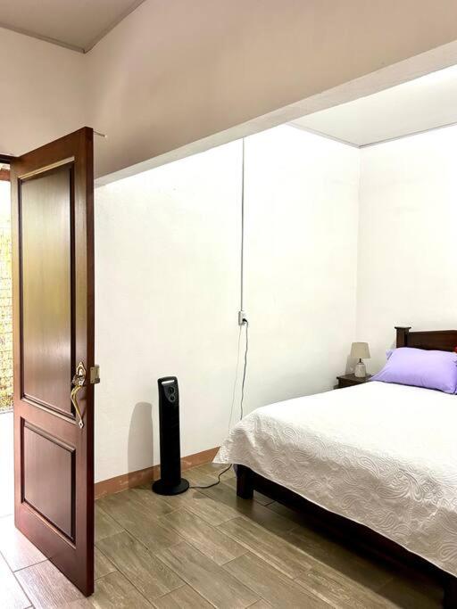 One-Bedroom House photo 1