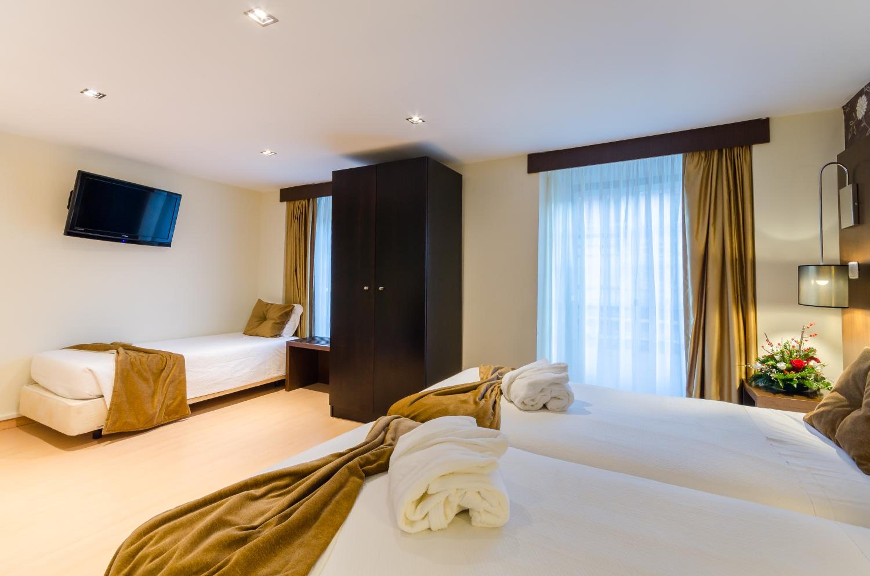 Triple Room - Photo 7